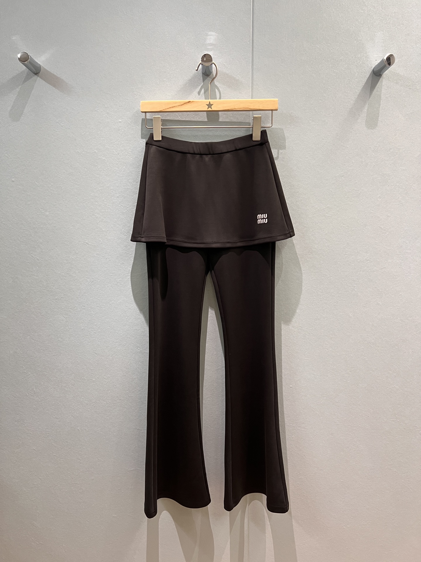 NO:470156,New MiU spliced ​​skirt with fake two-piece micro-flare trousers, elastic waist casual sports, yoga fitness slim and slim black dark gray S-XL,,miumiu, skirts,alexander wang19860909新款miu系拼接裙摆假两件微喇叭裤 松紧腰休闲运动 瑜珈健身修身显瘦 黑色深灰色 S-XL,,miumiu,skirts,alexander wang,Women's clothing
