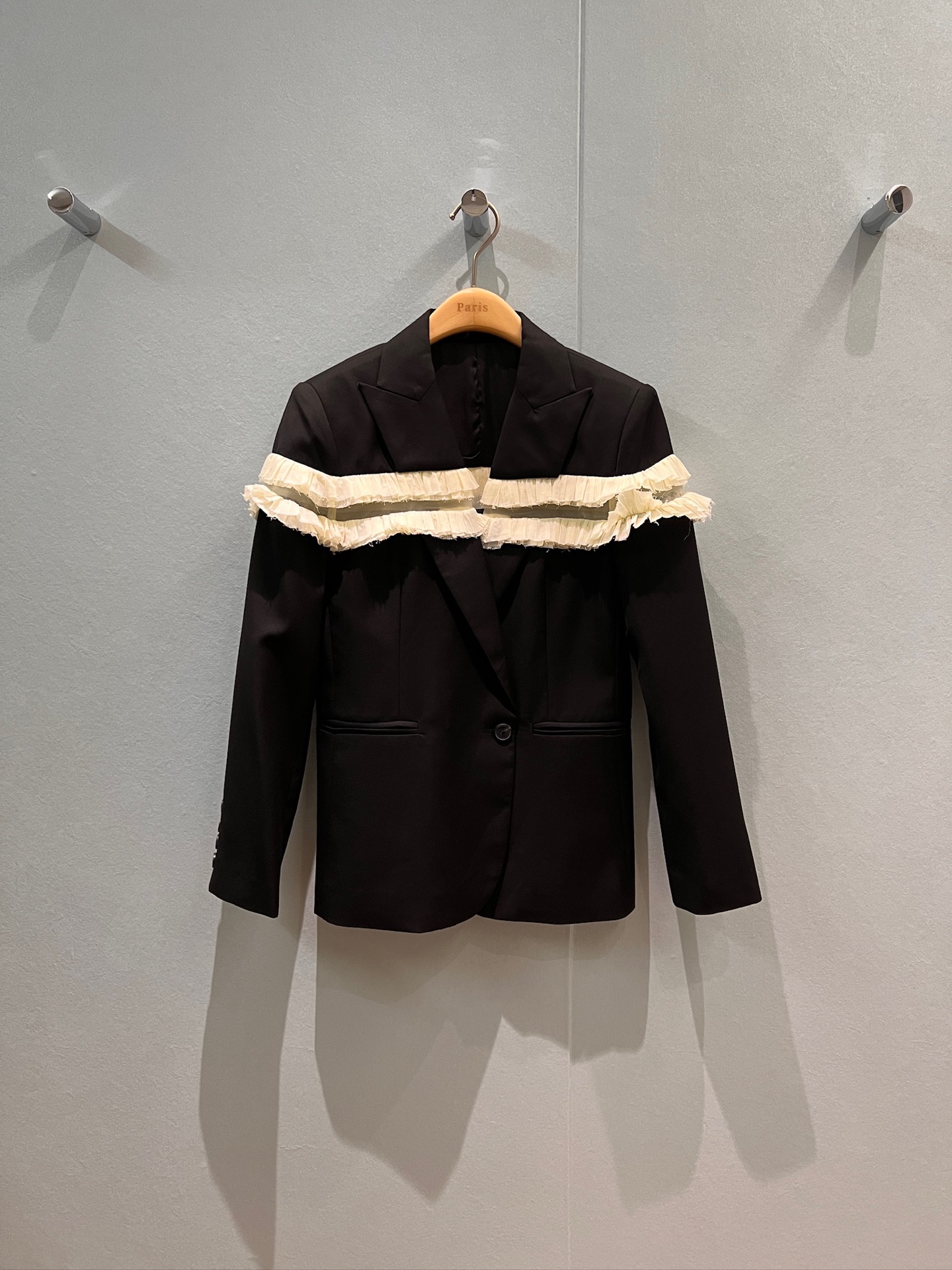 NO:470162,The new model is coming to the same style of Jianya Cai. Heavy Industry deconstruction and splicing of Organya fringe lace. Suit jacket single button. Fashionable items. Fashionable and versatile SML,, jackets & coats, business suit, alexander wang.19860909新款来袭蔡健雅同款 重工解构拼接欧根纱流苏花边 西装外套单扣款 时髦单品 洋气百搭SML,,jackets & coats,business suit,alexander wang,Women's clothing