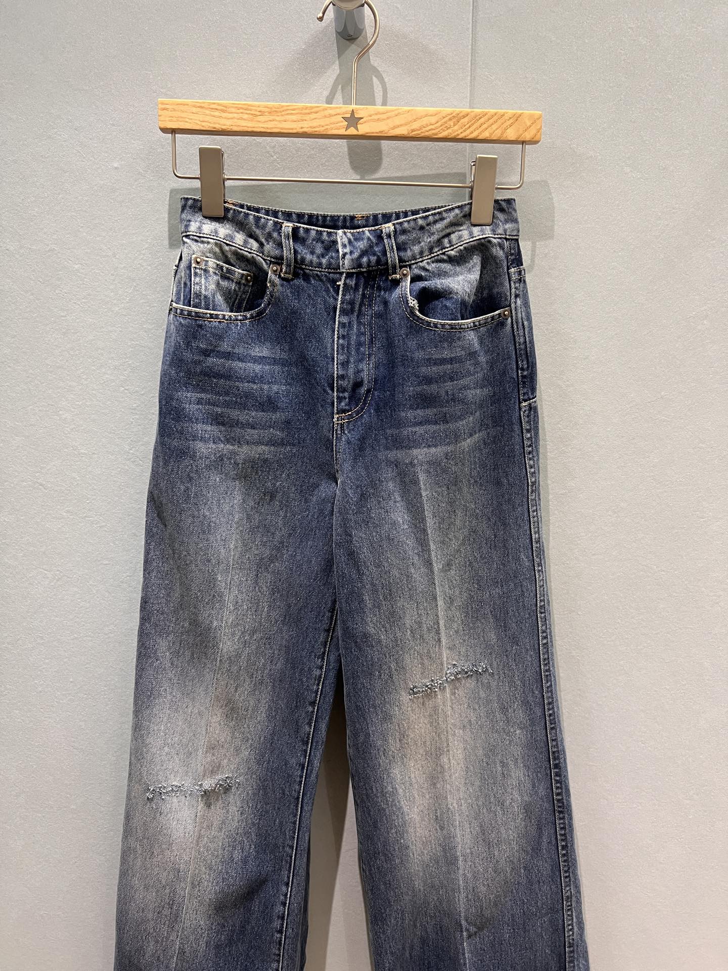 NO:471632,New old-fashioned inner printed wash jeans straight-leg pants casual and fashionable simple design age-reducing all-match trousers with curled edges Decorated with small leather labels at the back Can be matched with the same denim jacket Carbon black/blue S-XL, jeans, jackets & coats,alexander wang19860909新款老花内里印花洗水牛仔裤直筒裤休闲时尚 简约设计 减龄百搭裤脚可卷边 后面小皮标装饰 可搭同款牛仔外套 碳黑/蓝色 S-XL,,jeans,jackets & coats,alexander wang,Women's clothing