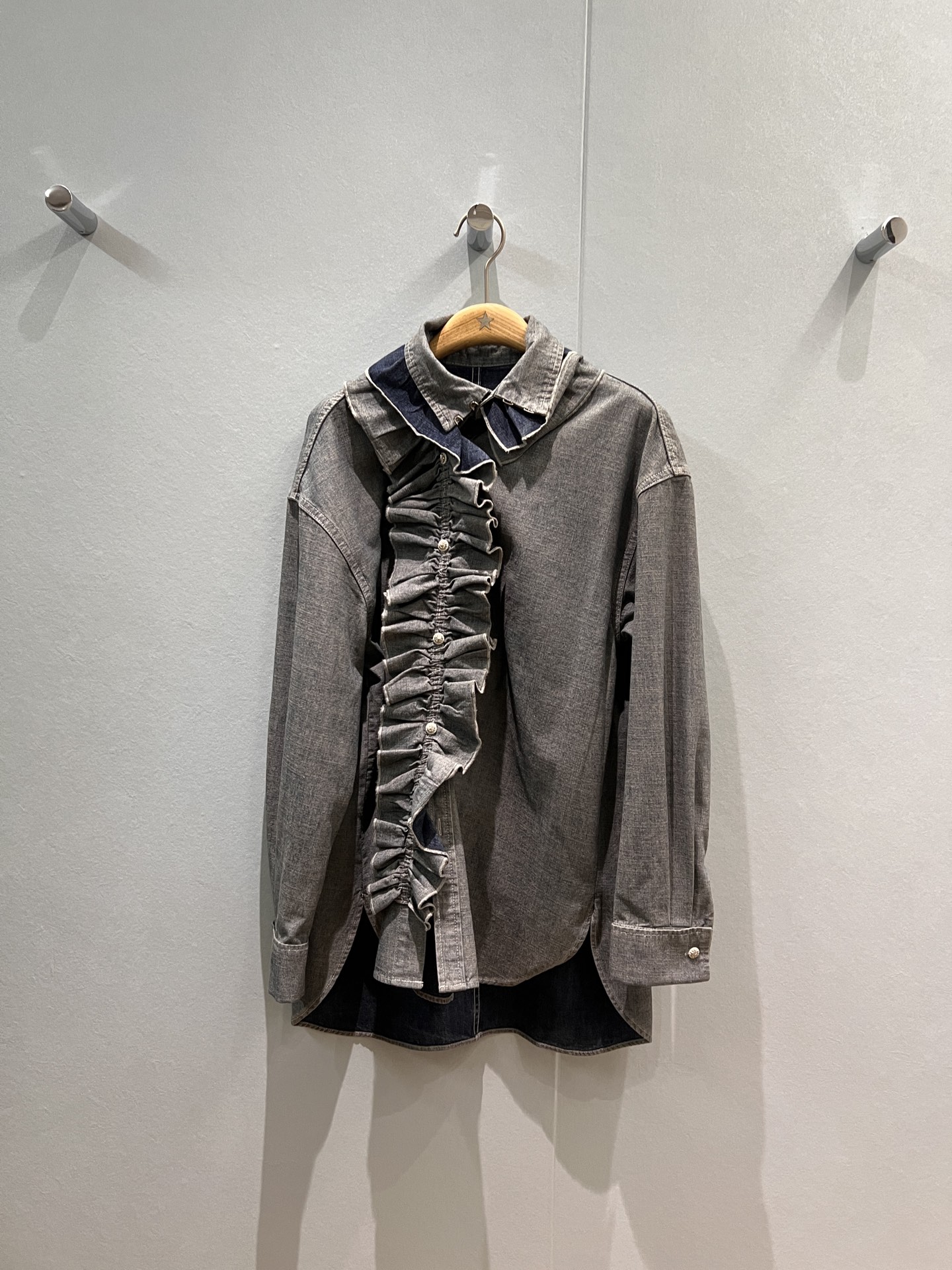 NO:471653,New palace style, three-dimensional ruffle lace lapel decoration, loose washing inner denim shirt dress, medium-length ruffle lace can be detached, two outfits, classic embroidery CD bee, must-have age reduction, versatile temperament S-XL, skirts, alexander wang19860909新款宫廷风 立体荷叶花边翻领装饰 宽松洗内牛仔衬衣裙 中长款荷叶花边可拆卸 两种穿搭经典刺绣CD小蜜蜂 减龄必备 气质百搭 S-XL,,skirts,alexander wang,Women's clothing