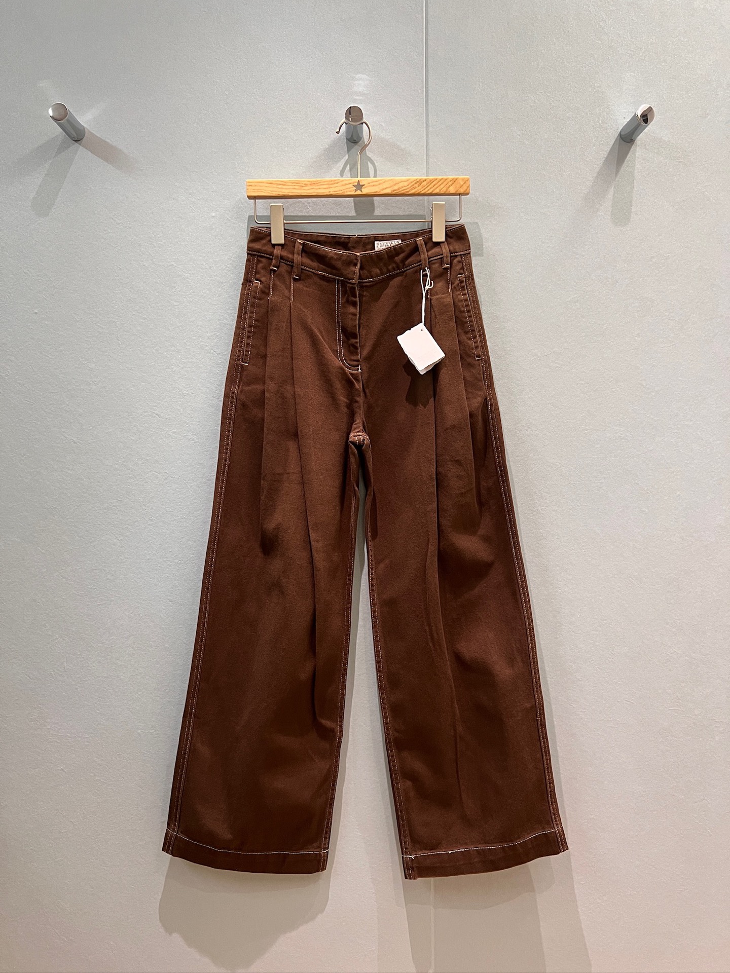 NO:471664,New style of BC chocolate white line jeans, straight pants, front pleated line, casual and versatile large pocket decoration, must-have for age reduction 36-42,,jeans,alexander wang19860909新款冲冲BC巧克力白线牛仔裤 直简裤前面褶皱压线 休闲百搭大口袋装饰 减龄必备 36-42,,jeans,alexander wang,Women's clothing