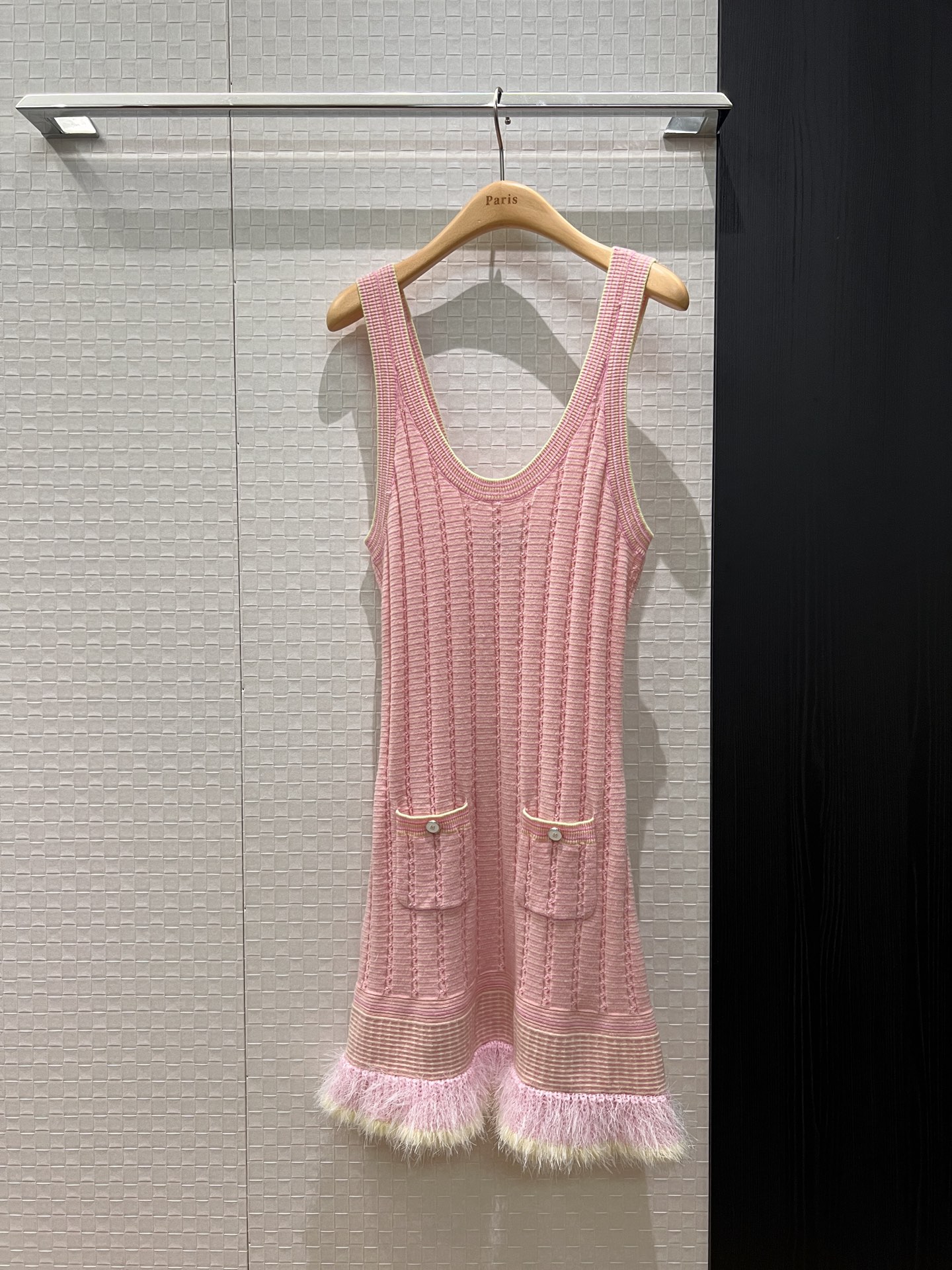 NO:471692,New 25B Macaron striped knitted vest dress with fur decorative skirt slim fit and slim pockets on both sides SML pink blue, skirts, alexander wang19860909新款25B 马卡龙条纹针织背心连衣裙 毛毛装饰裙摆修身显瘦 两侧口袋气质名媛 SML 粉色蓝色,,skirts,alexander wang,Women's clothing