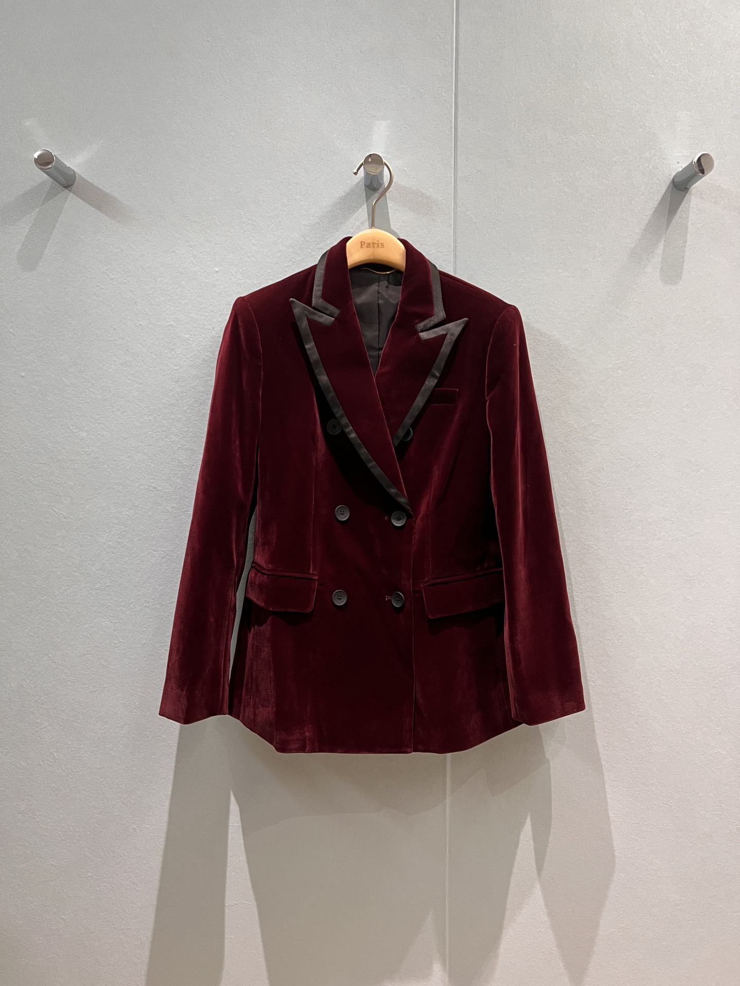 NO:471693,Recommended satin edge decorative splicing double-breasted velvet suit jacket in early autumn, three-dimensional tailoring, waist-hugging slim flip pocket, versatile commuting, super aura, low-key dressing, wine red and black SML,, jackets & coats, business suit, alexander wang19860909早秋推荐缎面边装饰拼接双排扣丝绒西装外套 立体剪裁 收腰修身翻盖口袋 通勤百搭 气场超强 穿衣低调酒红黑色 SML,,jackets & coats,business suit,alexander wang,Women's clothing