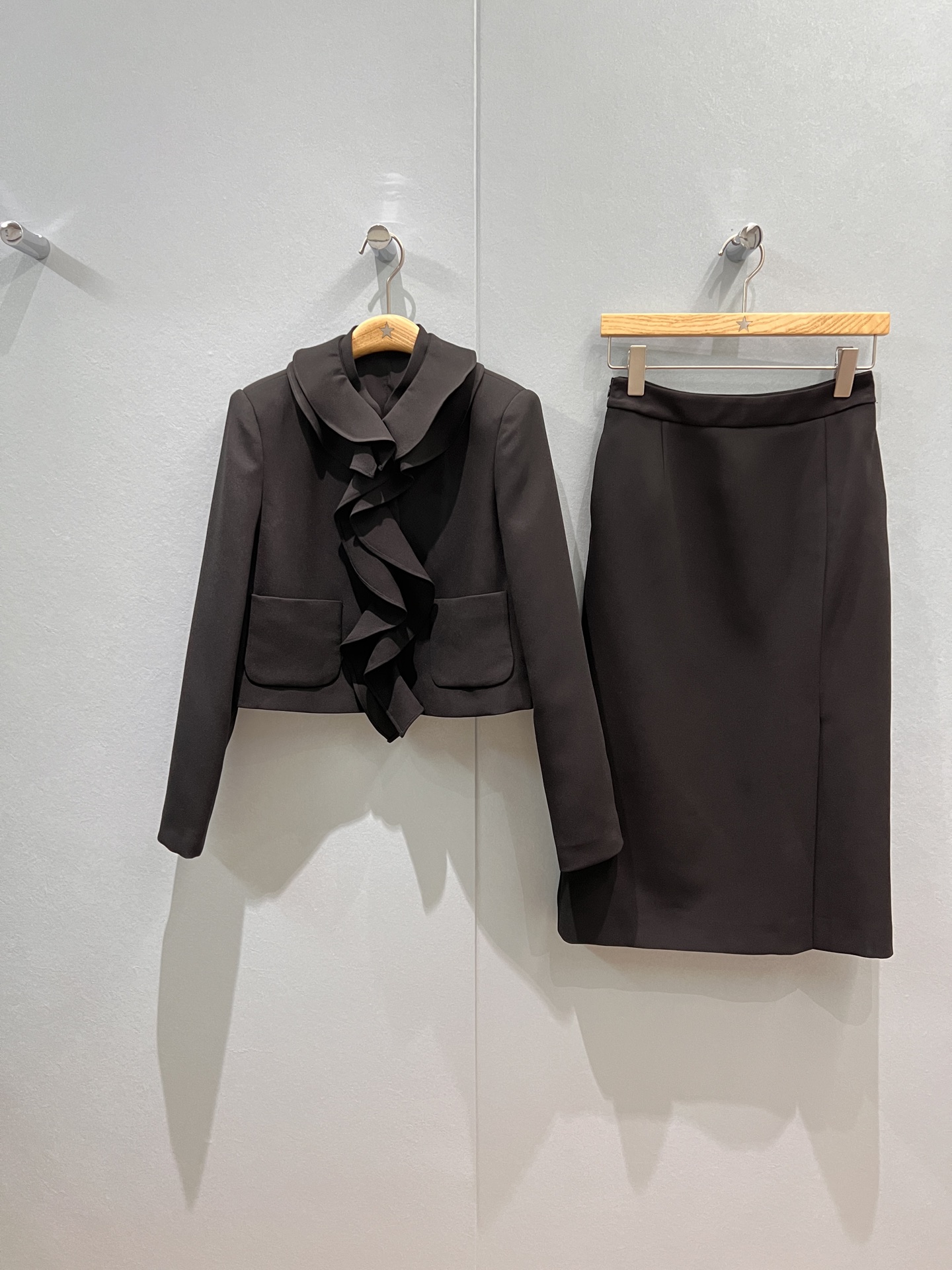 NO:472644,New two-wear three-dimensional ruffle lace collar decorative short jacket with a removable variable stand collar jacket with a temperament commuter and age-reducing versatile S-XL,,jackets & coats,alexander wang19860909新款两穿立体荷叶花边领装饰短款外套荷叶花边可拆卸可变立领小外套 气质通勤 减龄百搭 S-XL,,jackets & coats,alexander wang,Women's clothing