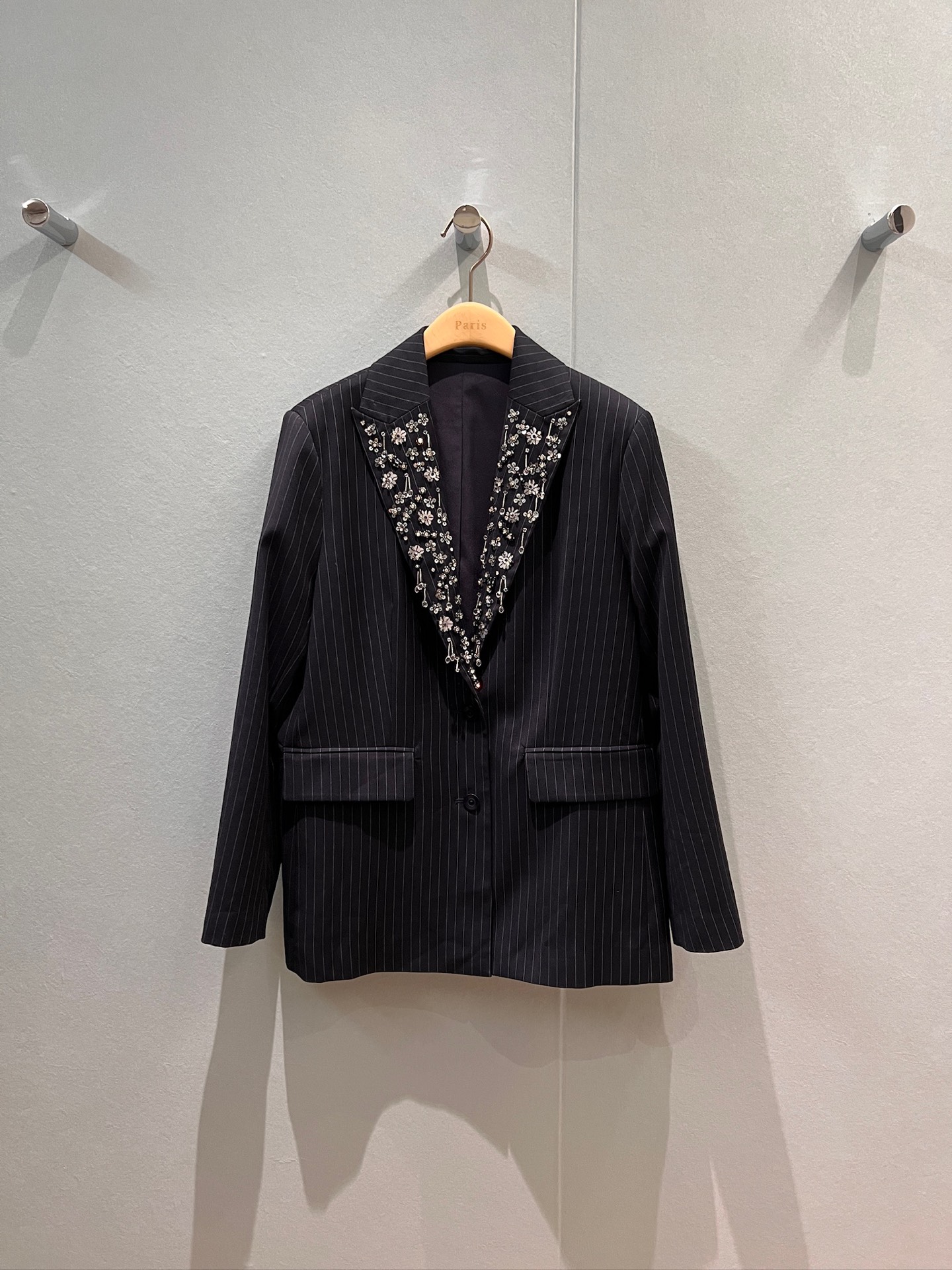 NO:473591,New collar heavy-duty handmade beaded flower decoration striped suit jacket exquisite and elegant temperament commuting sweet and cool handsome Age-reducing SML, Jackets & coats, business suit, alexander wang19860909新款衣领重工手工钉珠花朵装饰 条纹西装外套 精致优雅 气质通勤甜酷帅气 减龄必备SML,,jackets & coats,business suit,alexander wang,Women's clothing