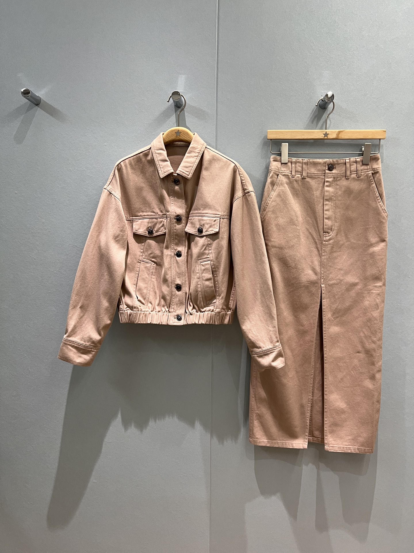 NO:473568,New BC bead chain decorative elastic waist-tight denim jacket simple front slit hip denim skirt naked pink sports and casual age-reducing versatile SML skirt, skirts, jackets & coats, alexander wang19860909新款BC珠链装饰松紧收腰牛仔外套简约前开叉包臀牛仔半裙 裸粉色 运动休闲 减龄百搭SML半裙,,skirts,jackets & coats,alexander wang,Women's clothing