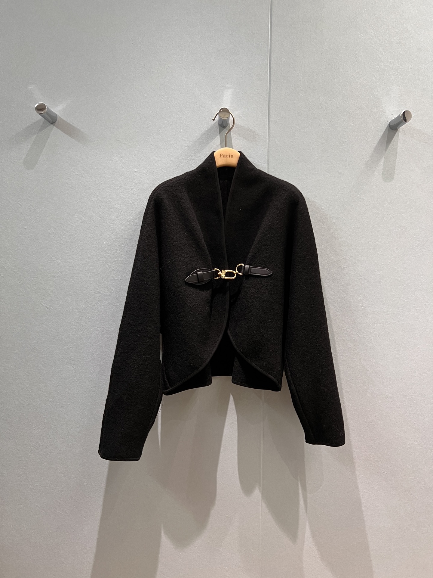 NO:474699,New stand-up collar leather buckle decorative woolen cape jacket mold-opening belt decoration Minimalist design fashion brand casual and versatile black khaki SML,, jackets & coats,alexander wang19860909新款立领皮扣装饰毛呢斗篷外套开模系皮带装饰 极简设计时尚大牌 休闲百搭 黑色卡其 SML,,jackets & coats,alexander wang,Women's clothing