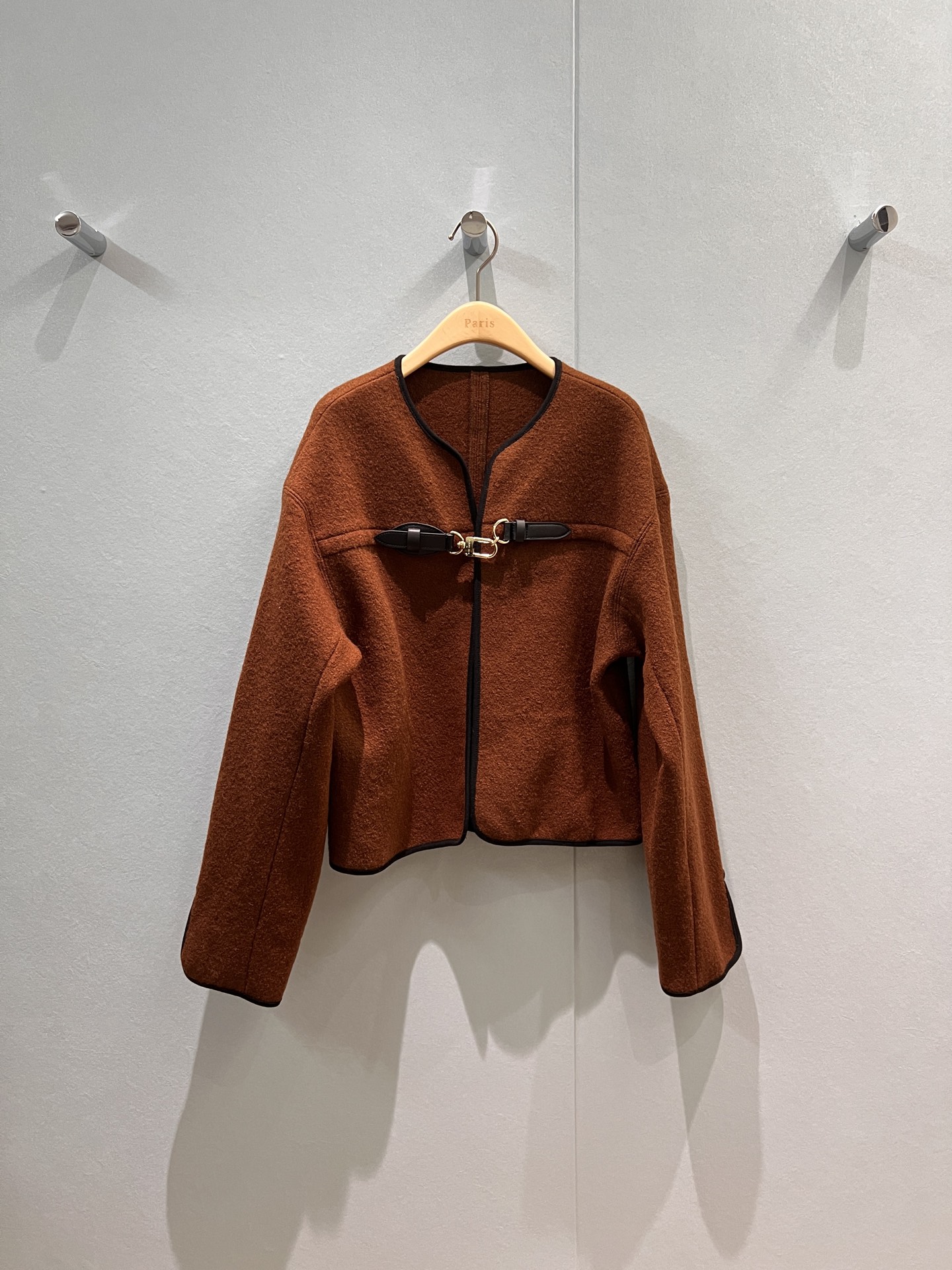 NO:474727,The same style of the new style of Song Qian, round neck, black edge decorative leather buckle, short jacket, woolen jacket, molded belt, metal buckle, French minimalist and casual, elegant and age-reducing burgundy SML,, jackets & coats, jackets & coats, alexander wang19860909新款宋茜同款 圆领拼黑色边装饰皮扣短款夹克毛呢外套开模皮带金属扣 法式极简休闲百搭 气质减龄 酒红咖色 SML,,jackets & coats,jackets & coats,alexander wang,Women's clothing