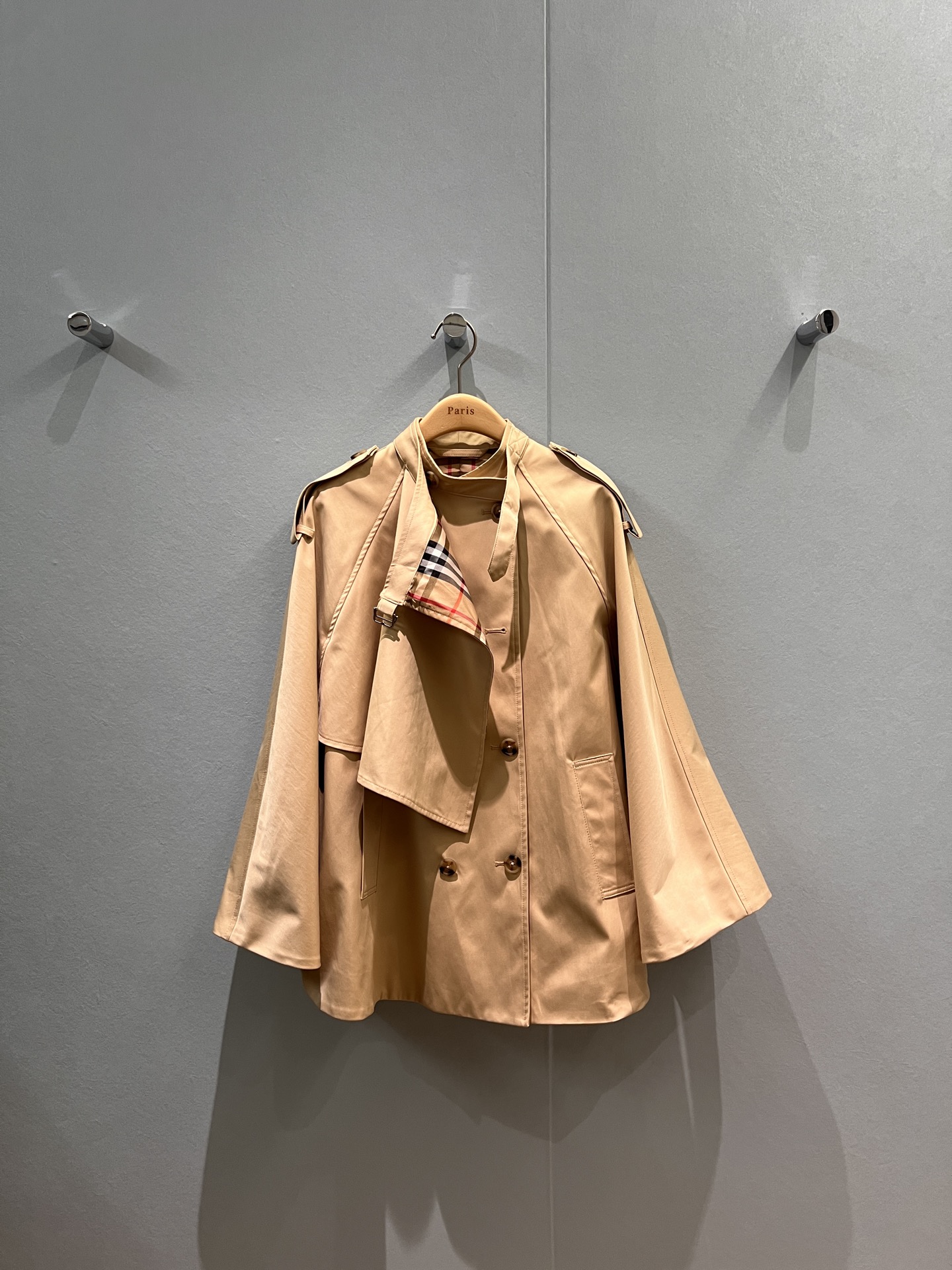 NO:476528,New British style Eplate decorative double-breasted design cape coat coat classic check lining full aura, necessity for concave styling, green khaki SML,, jackets & coats,alexander wang19860909新款英伦风 肩章装饰双排扣设计斗篷大衣外套 经典格纹内衬气场全开 凹造型必备绿色卡其 SML,,jackets & coats,alexander wang,Women's clothing