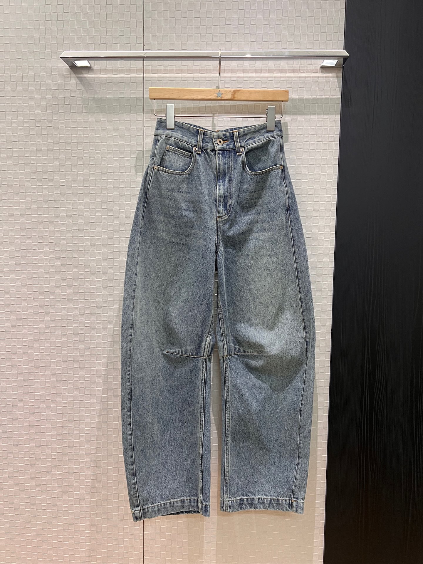 NO:478003,New recommended wash-water retro blue scimitar pants, denim wide-leg pants, classic logo badge print, casual loose, age-reducing essential SML,,alexander wang19860909新款推荐洗水复古蓝弯刀裤 牛仔阔腿裤经典logo徽章印花 休闲宽松 减龄必备 SML,,alexander wang,Women's clothing