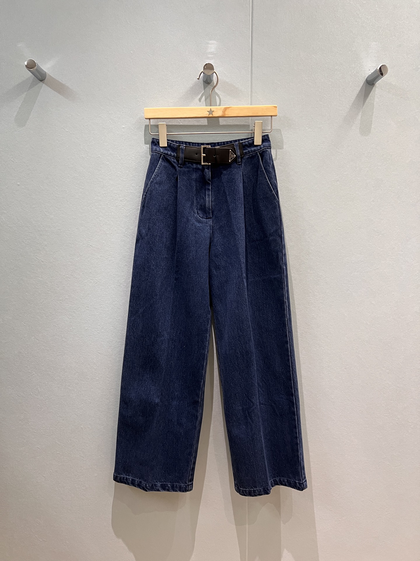 NO:479500,New triangle logo belt splicing decoration, denim wide-leg pants, fashionable and casual, sweet and cool, versatile and matching suit SML, business suit, alexander wang19860909新款三角徽标皮带拼接装饰 丹宁牛仔阔腿裤时尚休闲 甜酷百搭可搭同款西装 SML,,business suit,alexander wang,Women's clothing
