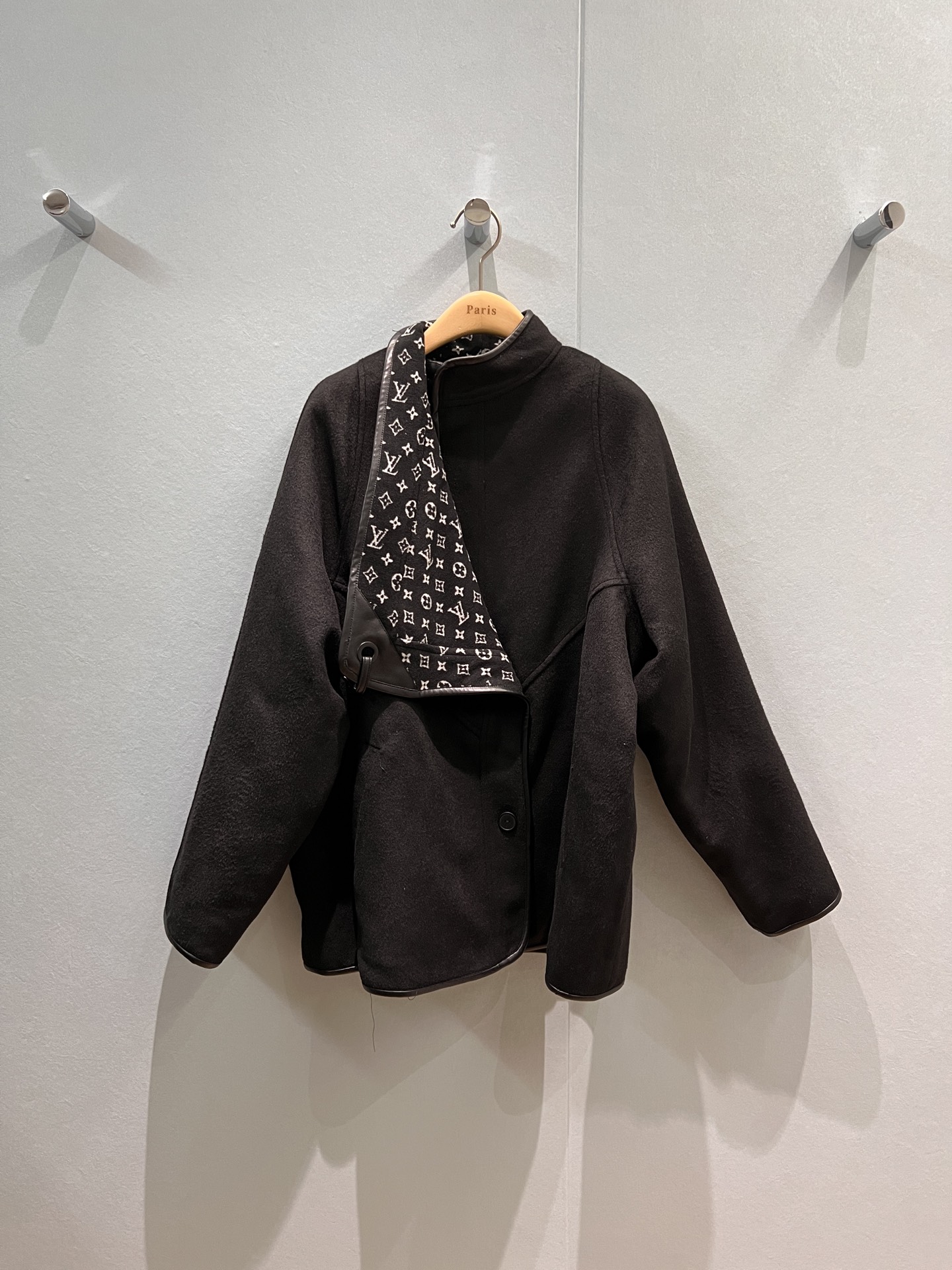 NO:479480,With dust bag, the new interior of the new classic presbyterian logo stand collar irregular wool coat coat leather edges, mold opening belt buckle decoration, loose and casual, lazy and fashionable hardware accessories mold opening, can be worn with the same skirt SML, skirts, jackets & coats, alexander wang19860909配防尘袋秋冬新款内里经典老花logo立领不规则毛呢大衣外套皮质边边 开模皮带扣装饰 宽松休闲 慵懒时髦五金配件开模 可搭同款半裙 SML,,skirts,jackets & coats,alexander wang,Women's clothing