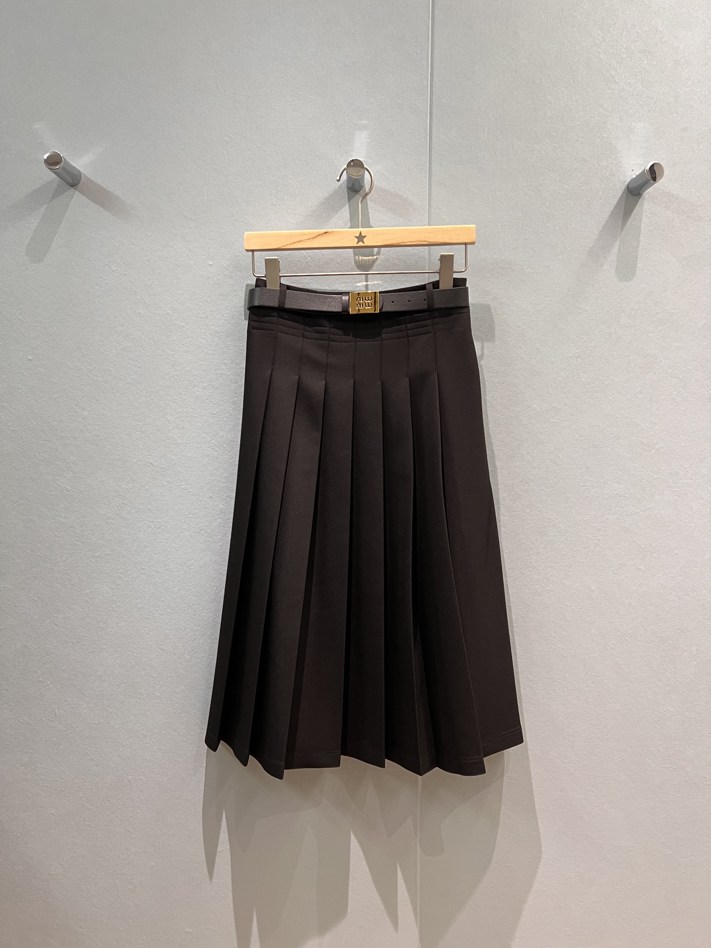 NO:480881,New Miu metal buckle belt pleated long skirt shorts lining college style cute age-reducing fashion and versatile black chocolate color S-XL, miumiu, skirts, shorts, alexander wang19860909新款Miu金属扣腰带百褶拼接长款半裙短裤内衬 学院风 可爱减龄 时尚百搭黑色巧克力色 S-XL,,miumiu,skirts,shorts,alexander wang,Women's clothing