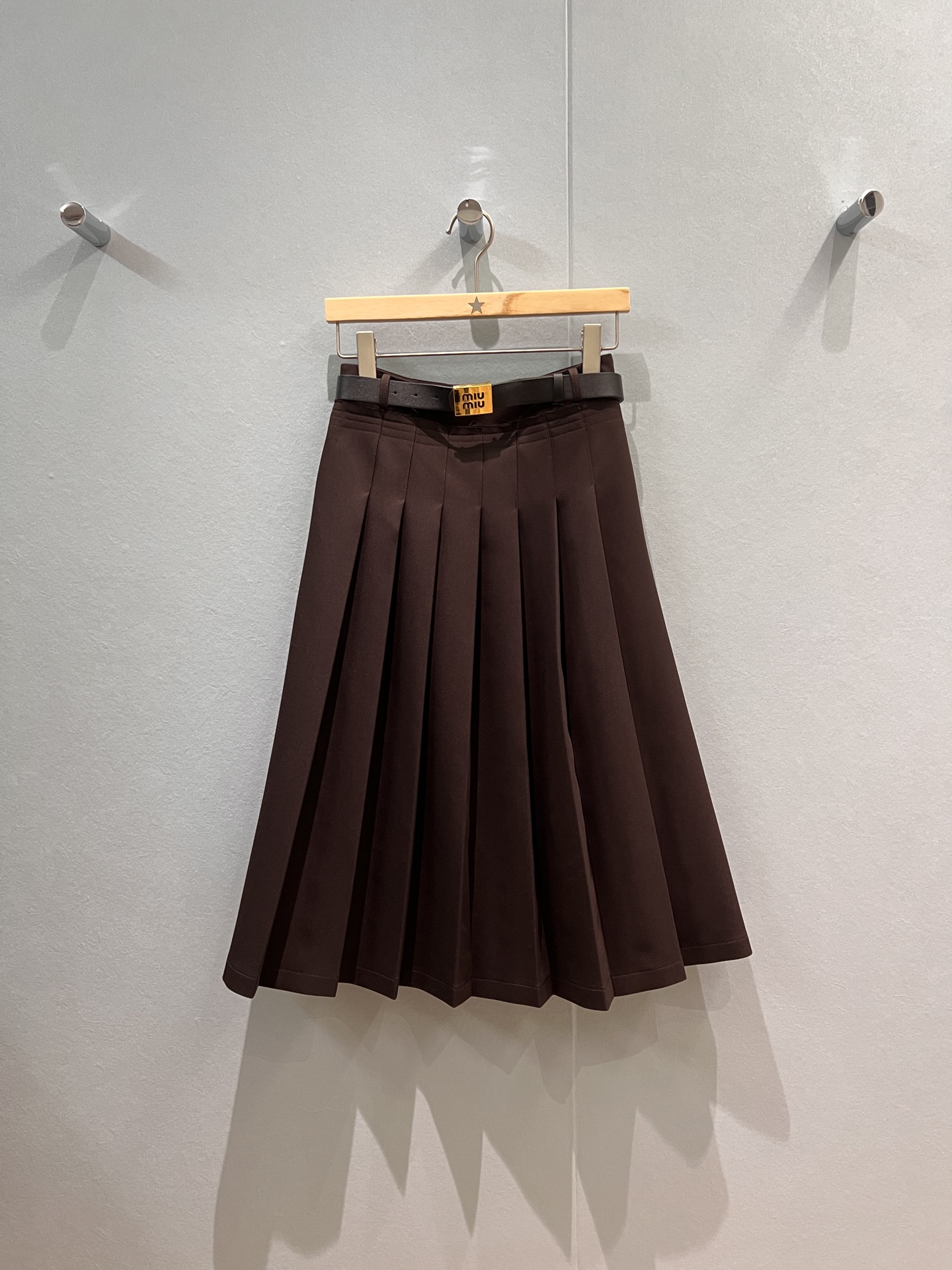 NO:480898,New Miu metal buckle belt pleated long skirt shorts lining college style cute age-reducing fashion and versatile black chocolate color S-XL, miumiu, skirts, shorts, alexander wang19860909新款Miu金属扣腰带百褶拼接长款半裙短裤内衬 学院风 可爱减龄 时尚百搭黑色巧克力色 S-XL,,miumiu,skirts,shorts,alexander wang,Women's clothing