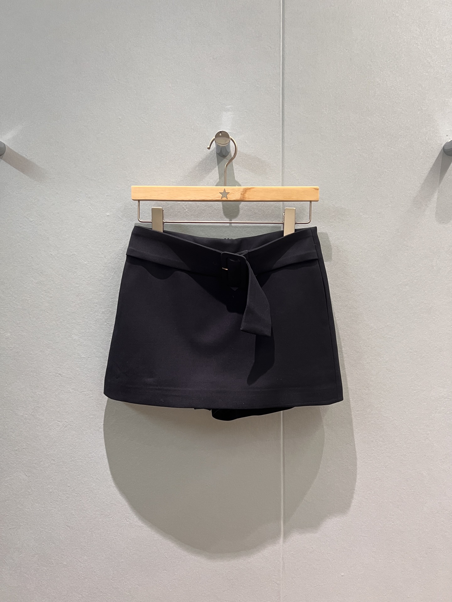 NO:480941,New fake two-piece design, skirt decorative shorts, skirts and pants fabric is super textured, spliced ​​belt decoration, sweet and age-reducing college style, cute and versatile, black gray dark blue S-XL, skirts, shorts, alexander wang19860909新款假两件设计 裙摆装饰短裤裙裤面料质感超好 拼接腰带装饰 甜美减龄学院风 可爱百搭 黑色灰色深蓝 S-XL,,skirts,shorts,alexander wang,Women's clothing