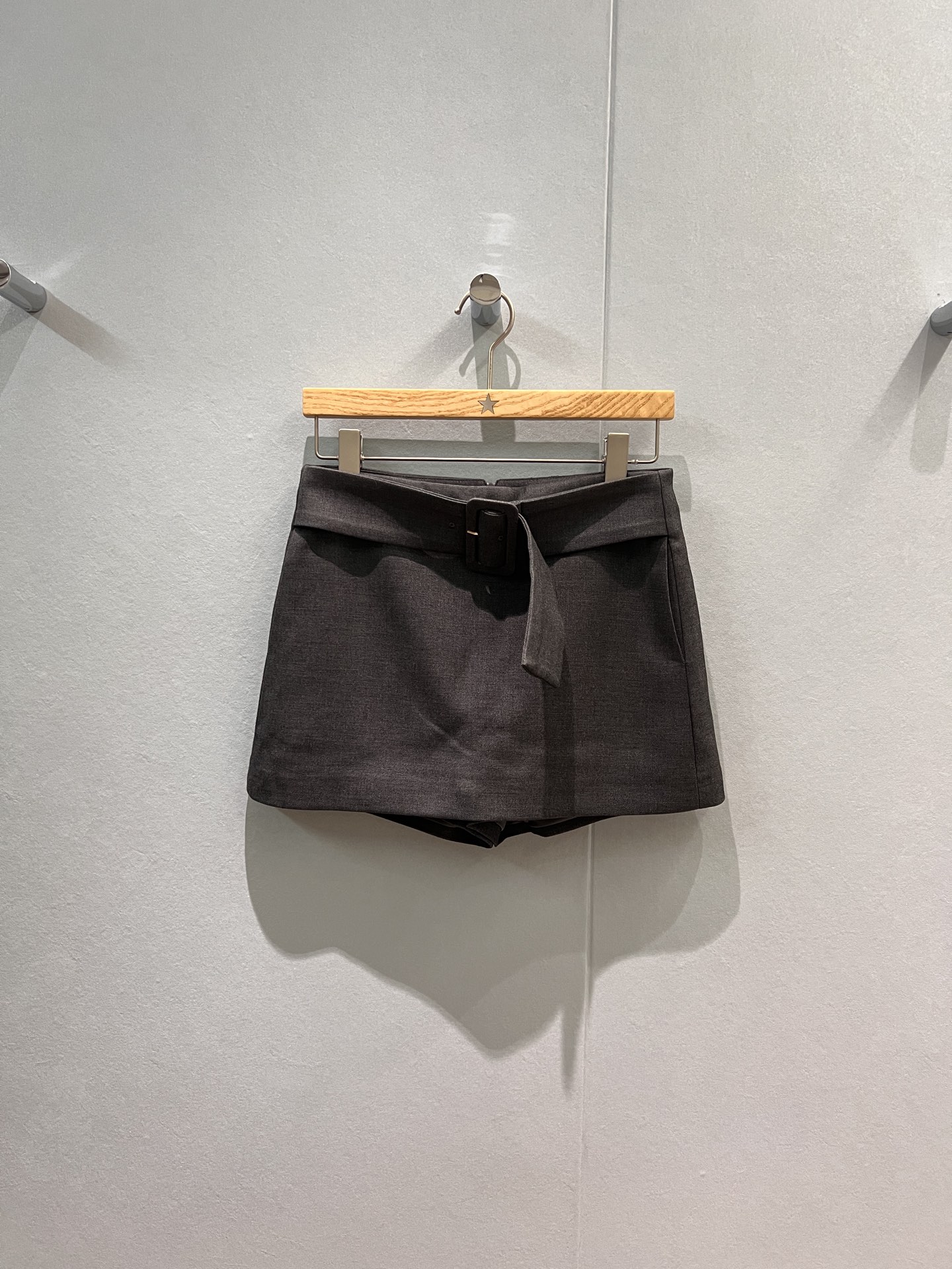 NO:480925,New fake two-piece design, skirt decorative shorts, skirts and pants fabric is super textured, spliced ​​belt decoration, sweet and age-reducing college style, cute and versatile, black gray dark blue S-XL, skirts, shorts, alexander wang19860909新款假两件设计 裙摆装饰短裤裙裤面料质感超好 拼接腰带装饰 甜美减龄学院风 可爱百搭 黑色灰色深蓝 S-XL,,skirts,shorts,alexander wang,Women's clothing