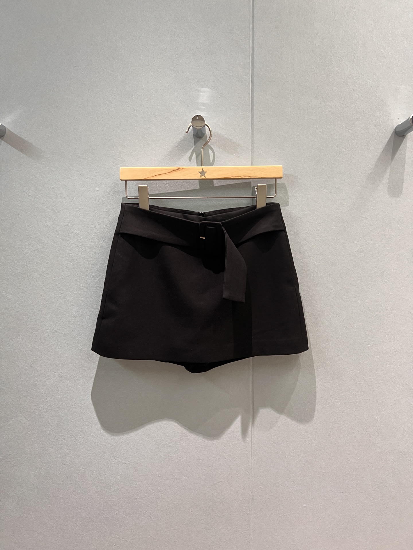 NO:480914,New fake two-piece design, skirt decorative shorts, skirts and pants fabric is super textured, spliced ​​belt decoration, sweet and age-reducing college style, cute and versatile, black gray dark blue S-XL, skirts, shorts, alexander wang19860909新款假两件设计 裙摆装饰短裤裙裤面料质感超好 拼接腰带装饰 甜美减龄学院风 可爱百搭 黑色灰色深蓝 S-XL,,skirts,shorts,alexander wang,Women's clothing