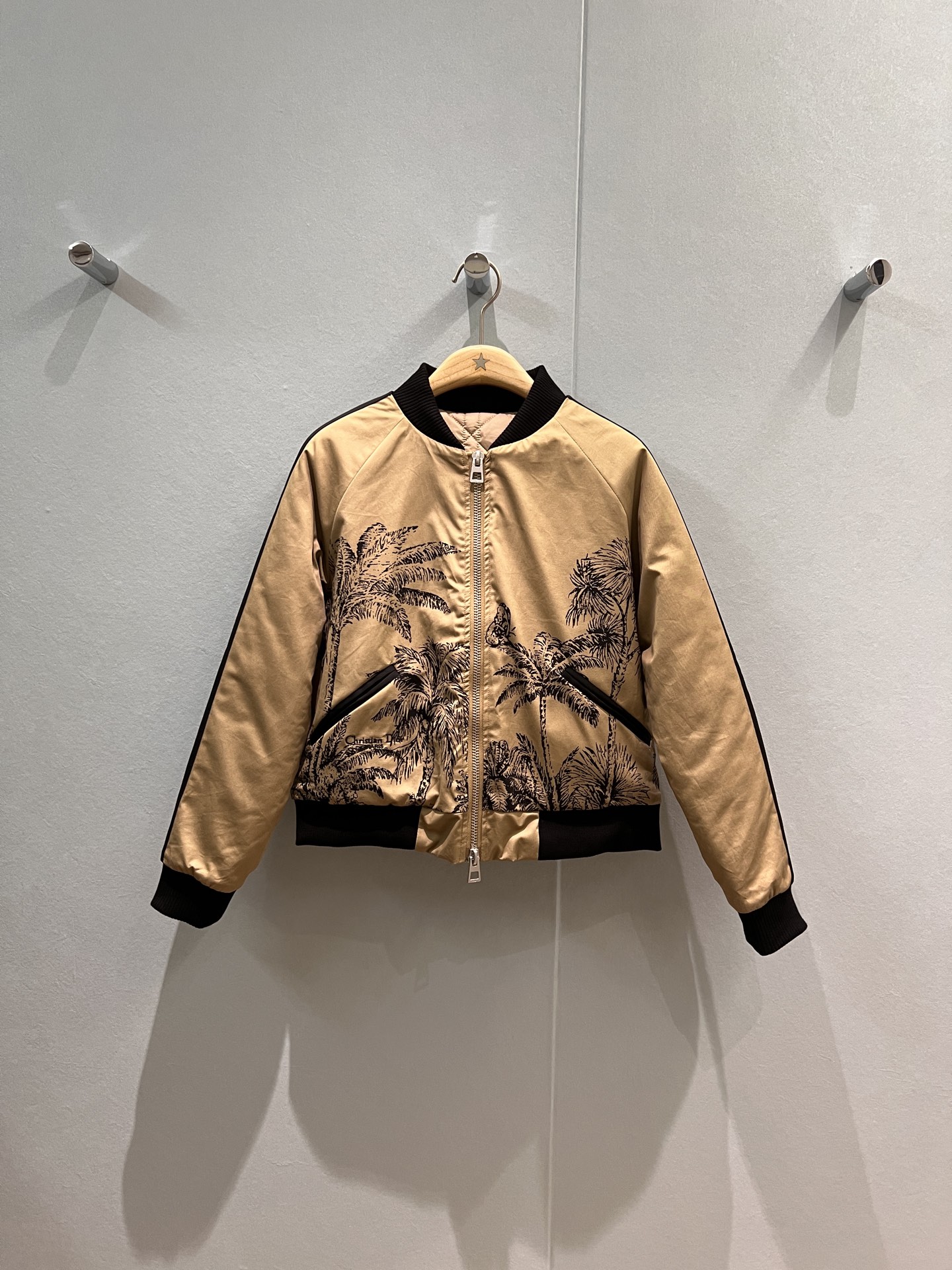 NO:480955,New retro coconut tree positioning printed stand collar jacket cotton jacket collar cuff spliced ​​ribbed casual and versatile sweet and cool age-reducing SML,, jackets & coats, jackets & coats, alexander wang19860909新款复古椰树定位印花立领夹克棉服外套领口袖口拼接罗纹休闲百搭 甜酷减龄 SML,,jackets & coats,jackets & coats,alexander wang,Women's clothing