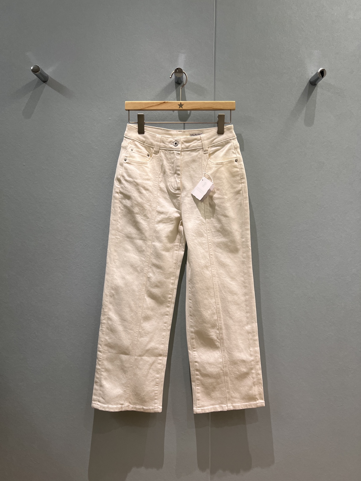 NO:480939,New style of rushing Bc white micro-stretch jeans, wide-leg nine-point design, classic bead chain decoration, casual and versatile, must-have for age reduction, fashionable and slim fit 26-29,,jeans,alexander wang19860909新款冲冲Bc白色微弹力牛仔裤 阔腿九分设计经典珠链装饰休闲百搭 减龄必备 时尚修身 26-29,,jeans,alexander wang,Women's clothing