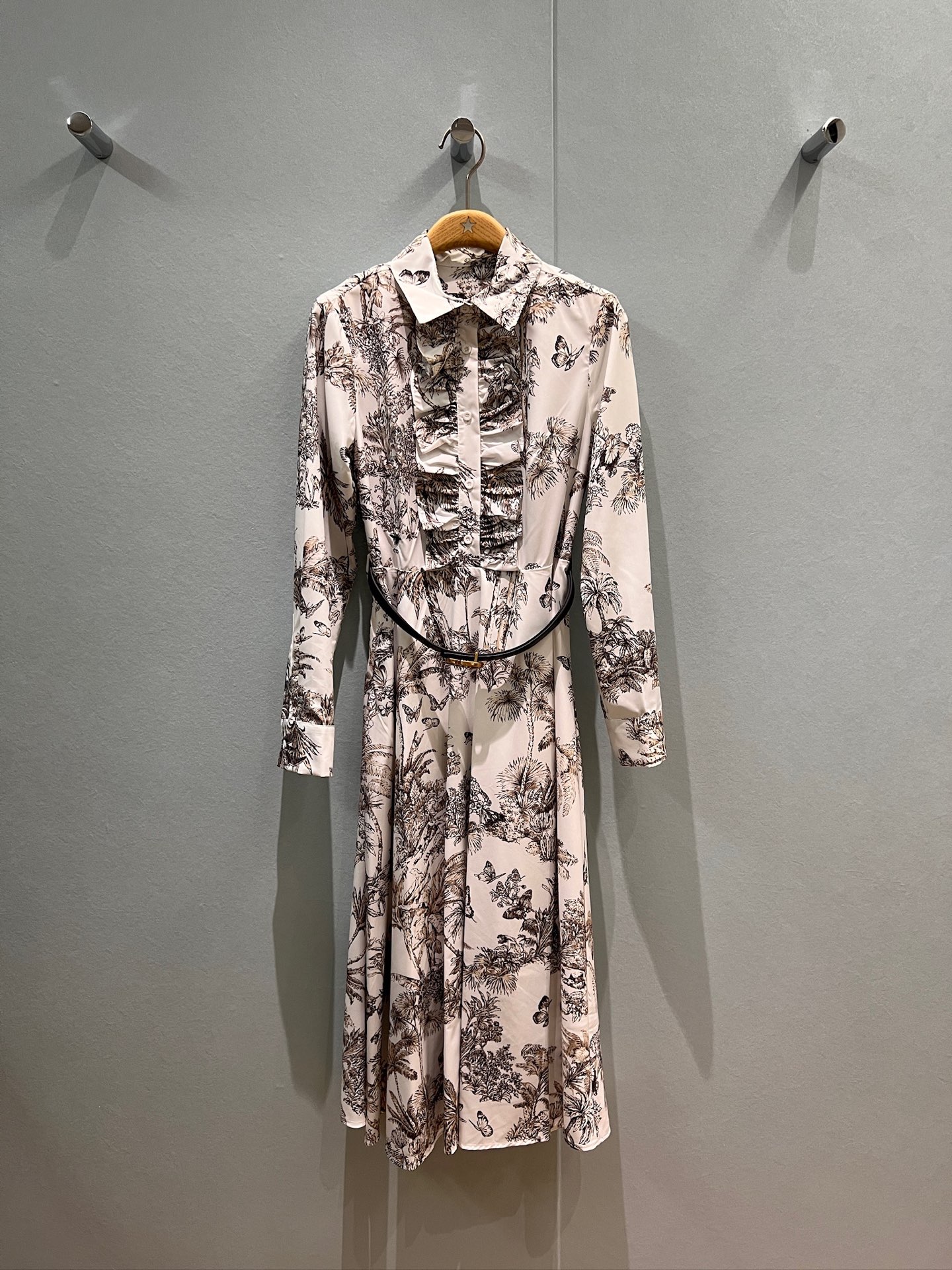 NO:484016,New lapel long-sleeved dress with three-dimensional black fungus lace decoration on the chest Distribution CD belt Embroidered CD bee temperament and age-reducing elegance three-color SML, skirts, alexander wang19860909新款翻领长袖连衣裙 胸前立体木耳花边装饰 配送CD腰带 刺绣CD小蜜蜂气质减龄 优雅必备三色 SML,,skirts,alexander wang,Women's clothing