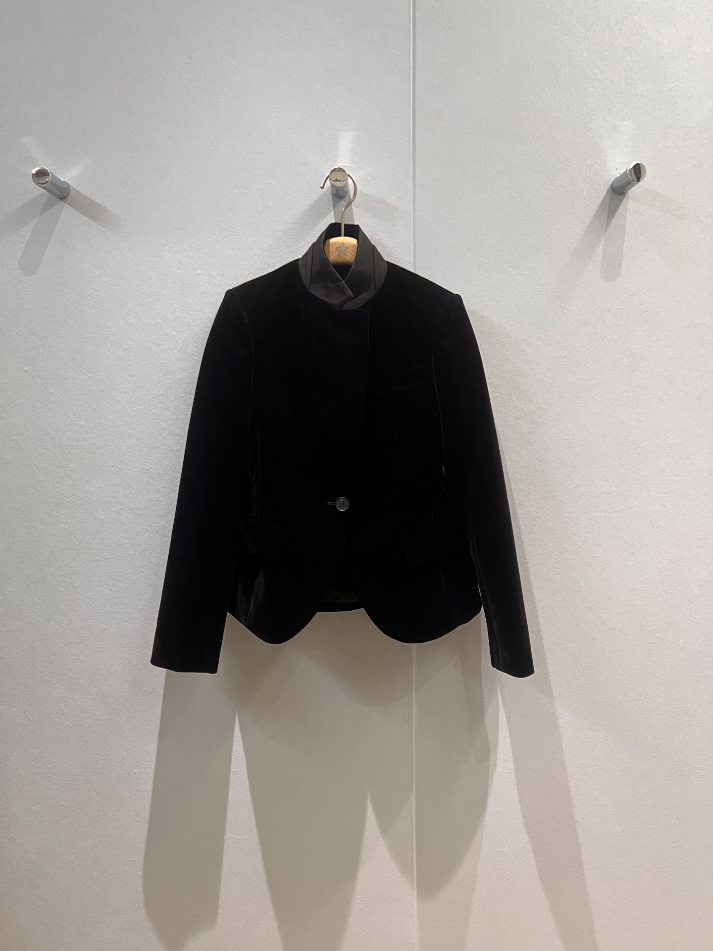 NO:484036,New autumn and winter style cut and spliced ​​seam stand collar velvet dovetail jacket Two styles of collar wear knight style, handsome, waist-hugging and slimming, fashionable commuting S-XL brooch 15,, jackets & coats, brooch, breastpin, alexander wang19860909秋冬新款裁剪拼接缝线立领丝绒燕尾外套 两种风格衣领穿搭骑士风 帅气十足 收腰显瘦时尚通勤 S-XL 胸针15,,jackets & coats,brooch，breastpin,alexander wang,Women's clothing