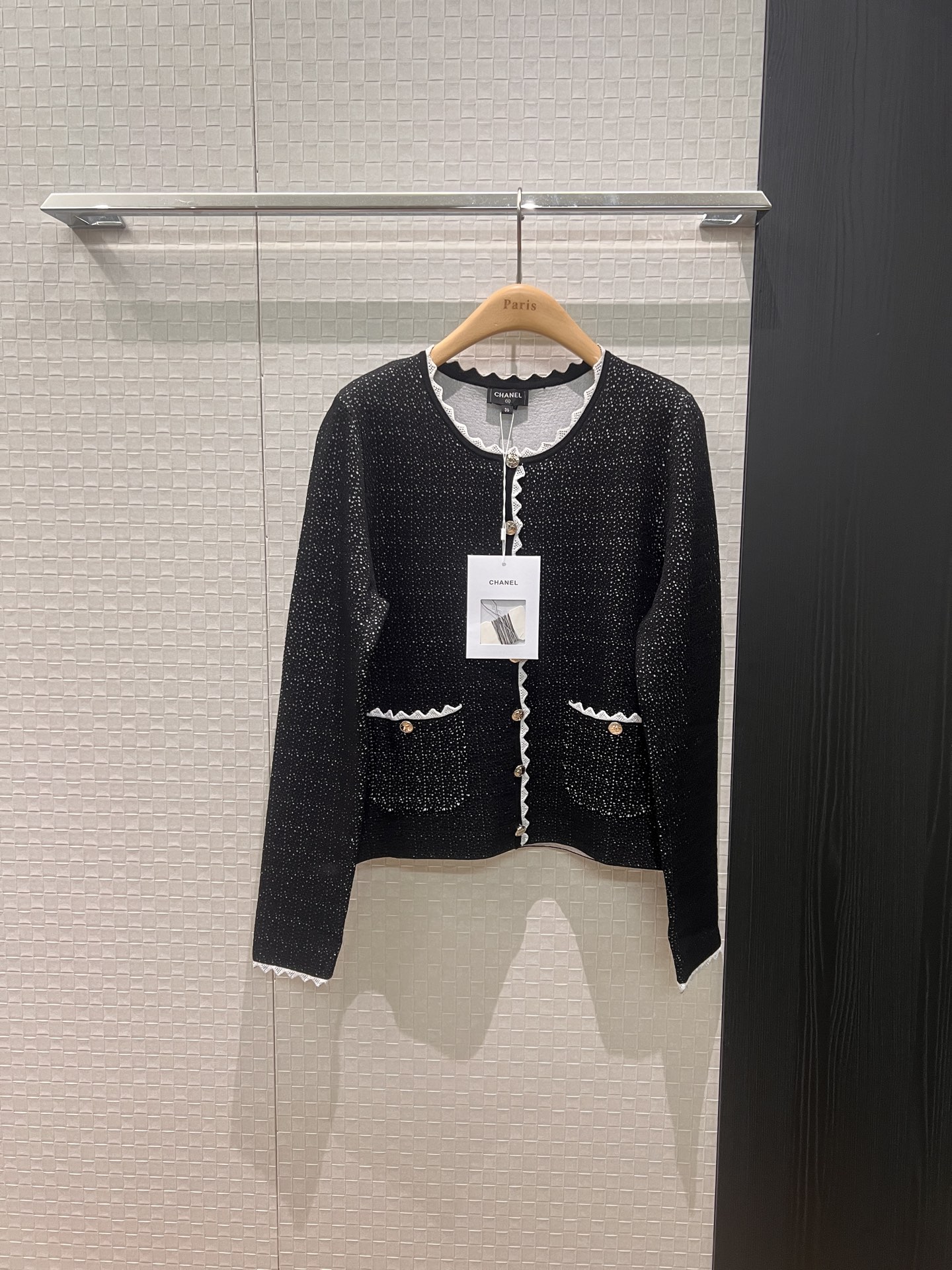 NO:484093,New 25B white lace knitted cardigan jacket jacquard dots, open mold double C buckles, simple and casual temperament and versatile SML,, jackets & coats, alexander wang19860909新款25B 白色花边针织开衫外套提花点点 开模双C扣 简单休闲 气质百搭SML,,jackets & coats,alexander wang,Women's clothing