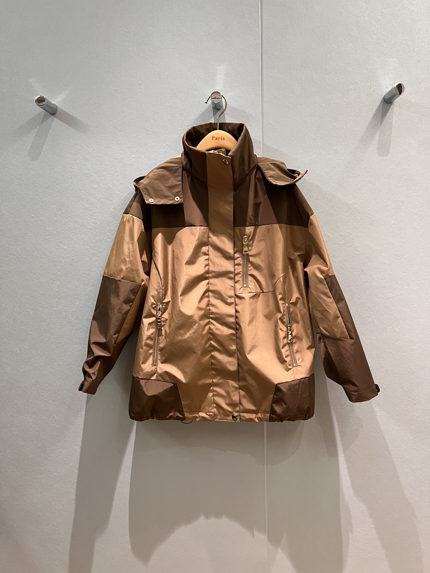 NO:487230,New lapel contrasting nylon hooded parka jacket sun protection windbreaker hat storage hem drawstring patch triangle logo behind casual and versatile handsome SML, jackets & coats,hats,alexander wang19860909新款翻领撞色尼龙连帽派克风衣外套 防晒风衣 帽子可收纳 下摆抽绳 背后贴布三角标志 休闲百搭 帅气十足 SML,,jackets & coats,hats,alexander wang,Women's clothing