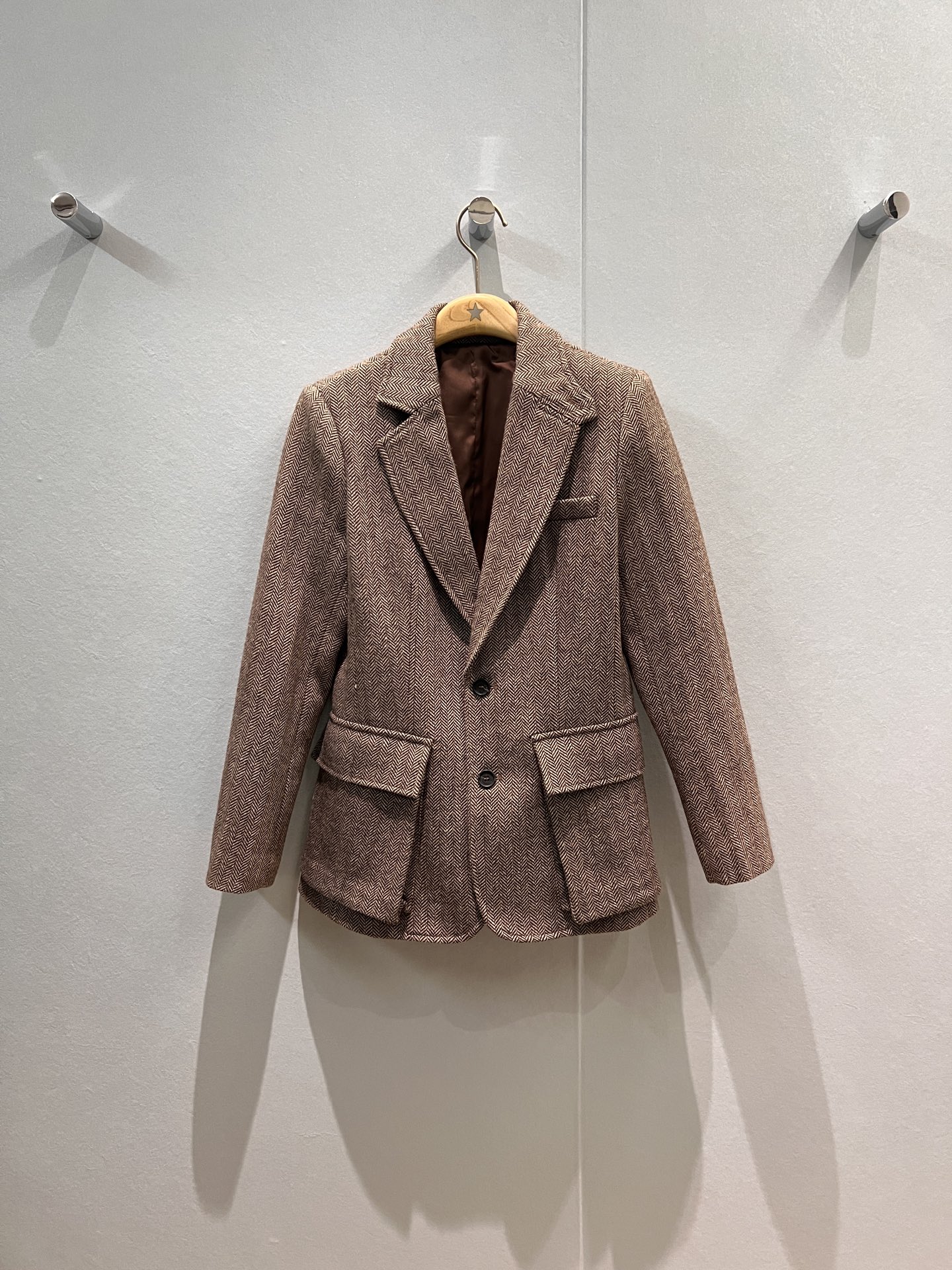 NO:487288,New style of RL men's pattern contrast patch design wool suit jacket, sleeve splicing suede patch design, large pockets on both sides, casual and fashionable, commuting versatile gray brown SML,, jackets & coats, business suit, chamois leather, alexander wang19860909新款来袭RL人纹撞色补丁设计羊毛西装外套 袖子拼接麂皮补丁设计 两侧大口袋 休闲时尚 通勤百搭灰色咖色 SML,,jackets & coats,business suit,chamois leather,alexander wang,Women's clothing