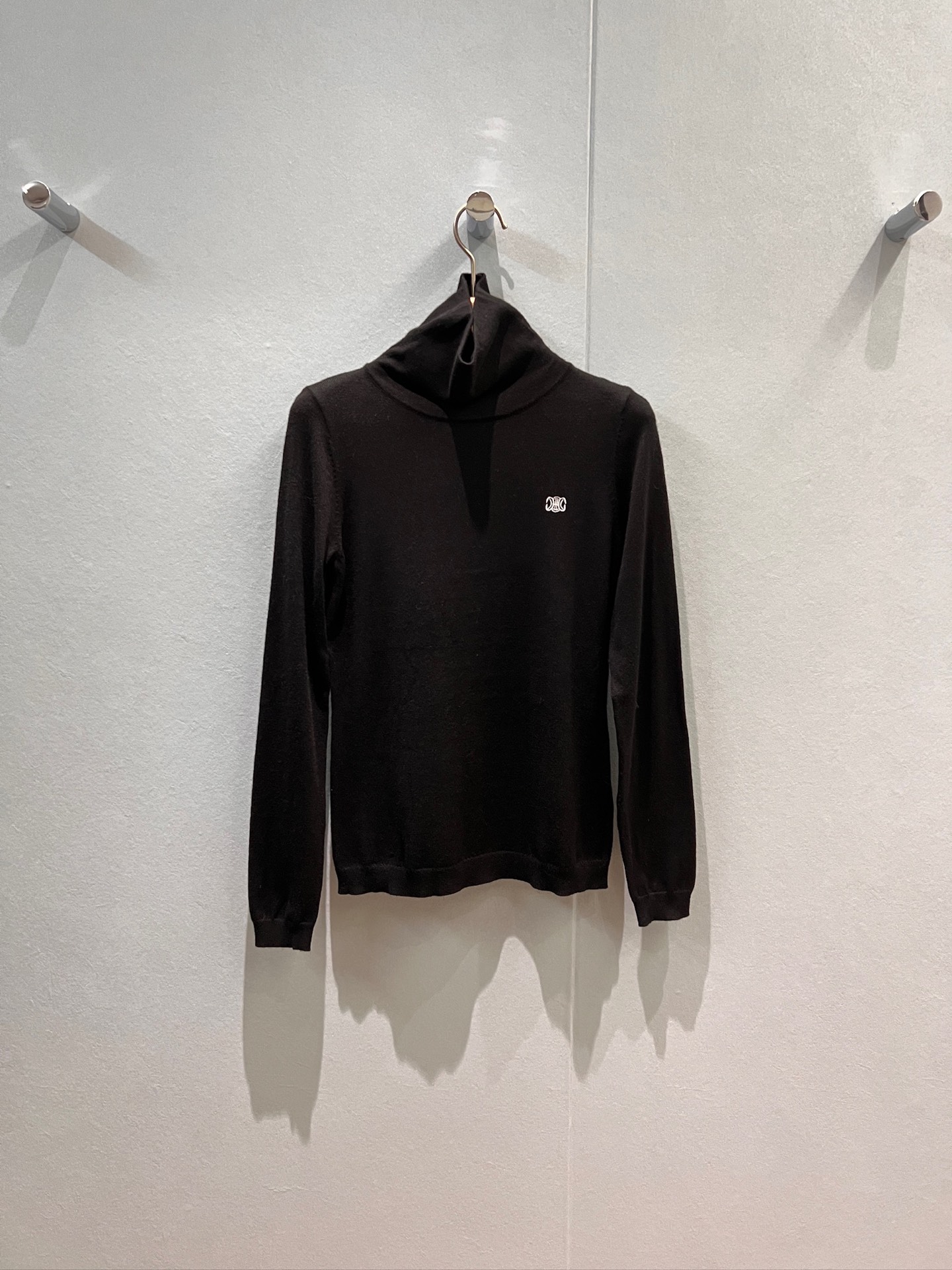 NO:488627,The new style is coming to Liu Shishi's same style. Arc de Triomphe logo embroidered turtleneck knitted base shirt top is simple and versatile. Wool blended black and white apricot. SML, alexander wang19860909新款来袭刘诗诗同款 凯旋门logo刺绣高领针织打底衫上衣简单百搭 羊毛混纺黑色白色杏色 SML,,alexander wang,Women's clothing