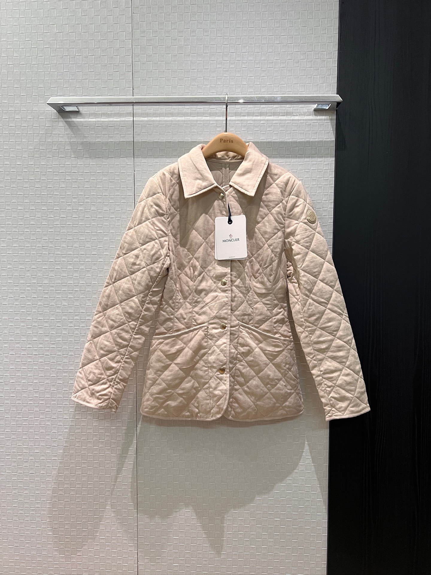 NO:490013,New masked diamond quilted cotton waistline jacket, armband badge logo decorative three-dimensional tailoring waist design, hardware accessories, handsome and versatile, sweet and cool age-reducing, casual street photography 0-3,, Moncler, jackets & coats, alexander wang19860909新款蒙口 菱格绗缝夹棉收腰亚麻外套 袖标徽章logo装饰立体剪裁 收腰设计 五金配件开模帅气百搭 甜酷减龄 休闲街拍 0-3,,Moncler,jackets & coats,alexander wang,Women's clothing