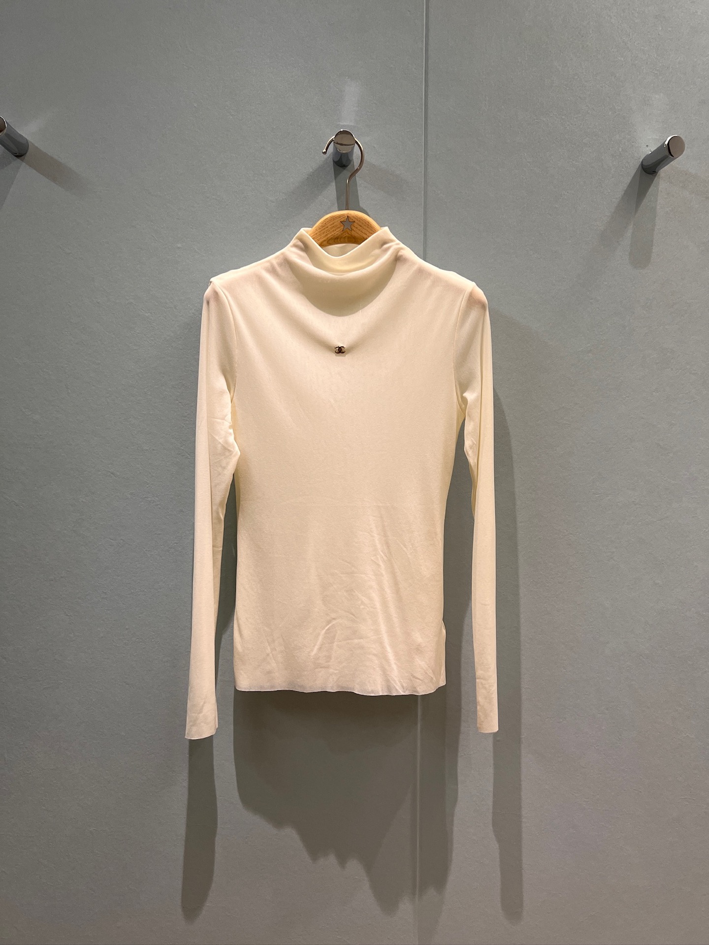 NO:490083,New small turtleneck double C spliced ​​mesh base top, slightly transparent and delicate, fashionable and versatile, exquisite temperament, slimming and age-reducing Black and white SML, alexander wang19860909新款小高领双C拼接网纱打底上衣 微透小心机时尚百搭 精致气质显瘦减龄 黑色白色 SML,,alexander wang,Women's clothing
