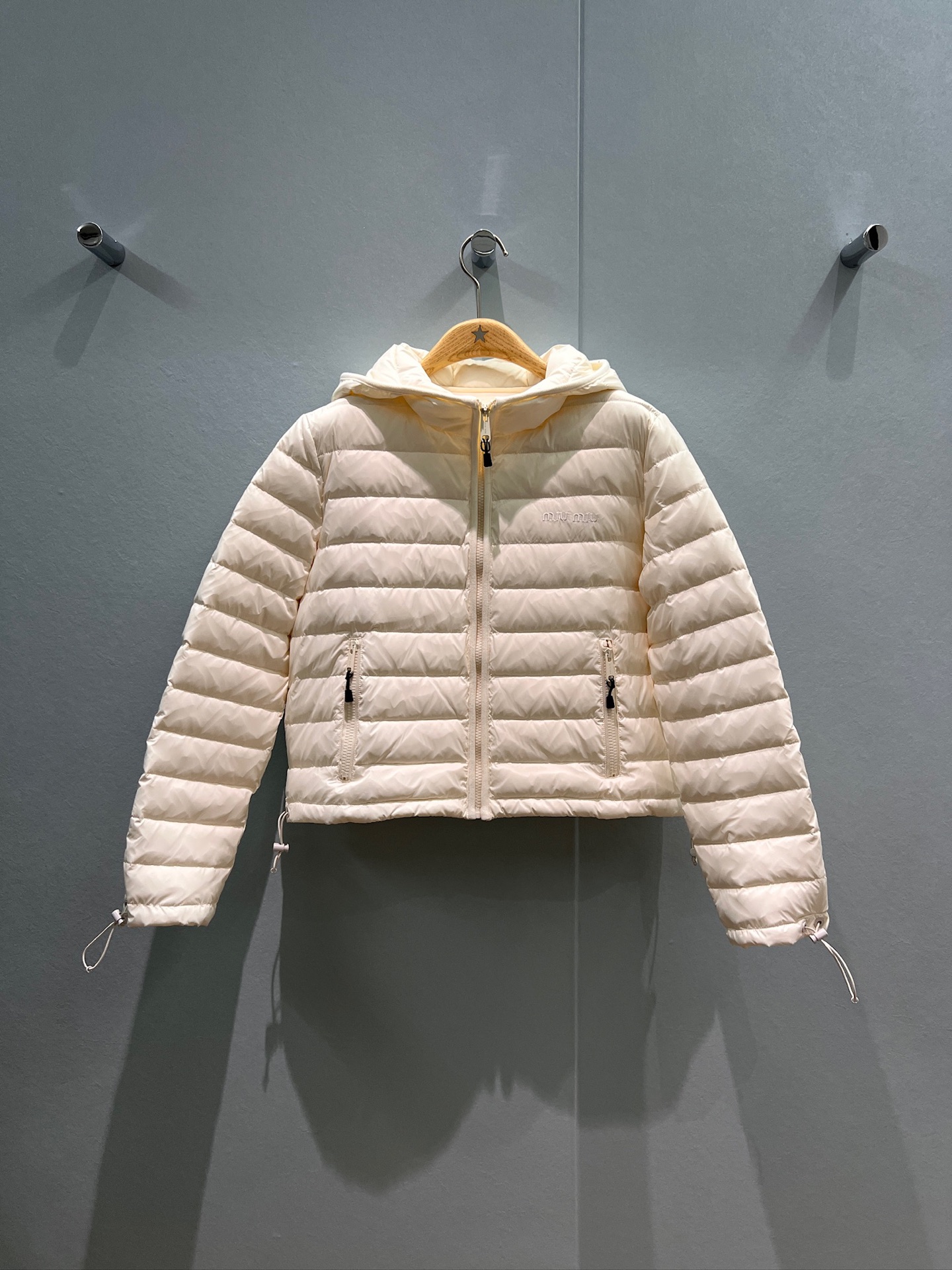NO:491959,New hooded short down jacket with dust bag, hat cannot be removed, cuffs, hem can be adjusted to waist, hardware accessories mold opening 90 white goose down 10 feathers, fashionable and casual, age-reducing versatile, brown/white SML, down jacket, hats, alexander wang19860909配防尘袋新款连帽短款羽绒服 帽子不可脱卸袖口下摆可抽绳调节收腰 五金配件开模90白鹅绒10羽毛 时尚休闲 减龄百搭 咖色/白色 SML,,down jacket,hats,alexander wang,Women's clothing