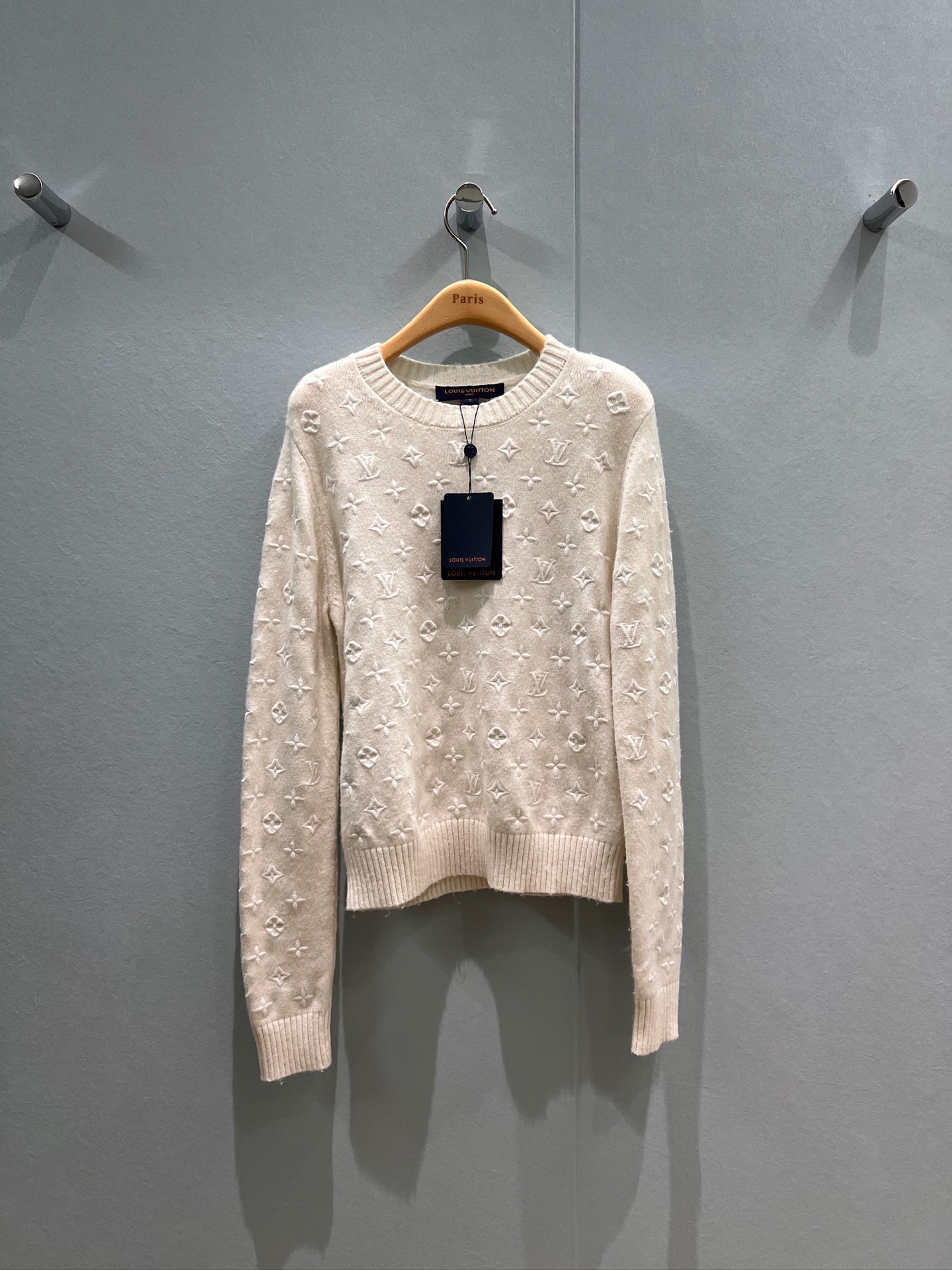 NO:491954,New classic three-dimensional presbyterian embroidered white round neck sweater loose and slim, fashionable and versatile, high-end and age-reducing must-have SML, sweaters, alexander wang19860909秋冬新款经典立体老花刺绣白色圆领毛衣 宽松显瘦 时尚百搭 高级感满满减龄必备 SML,,sweaters,alexander wang,Women's clothing
