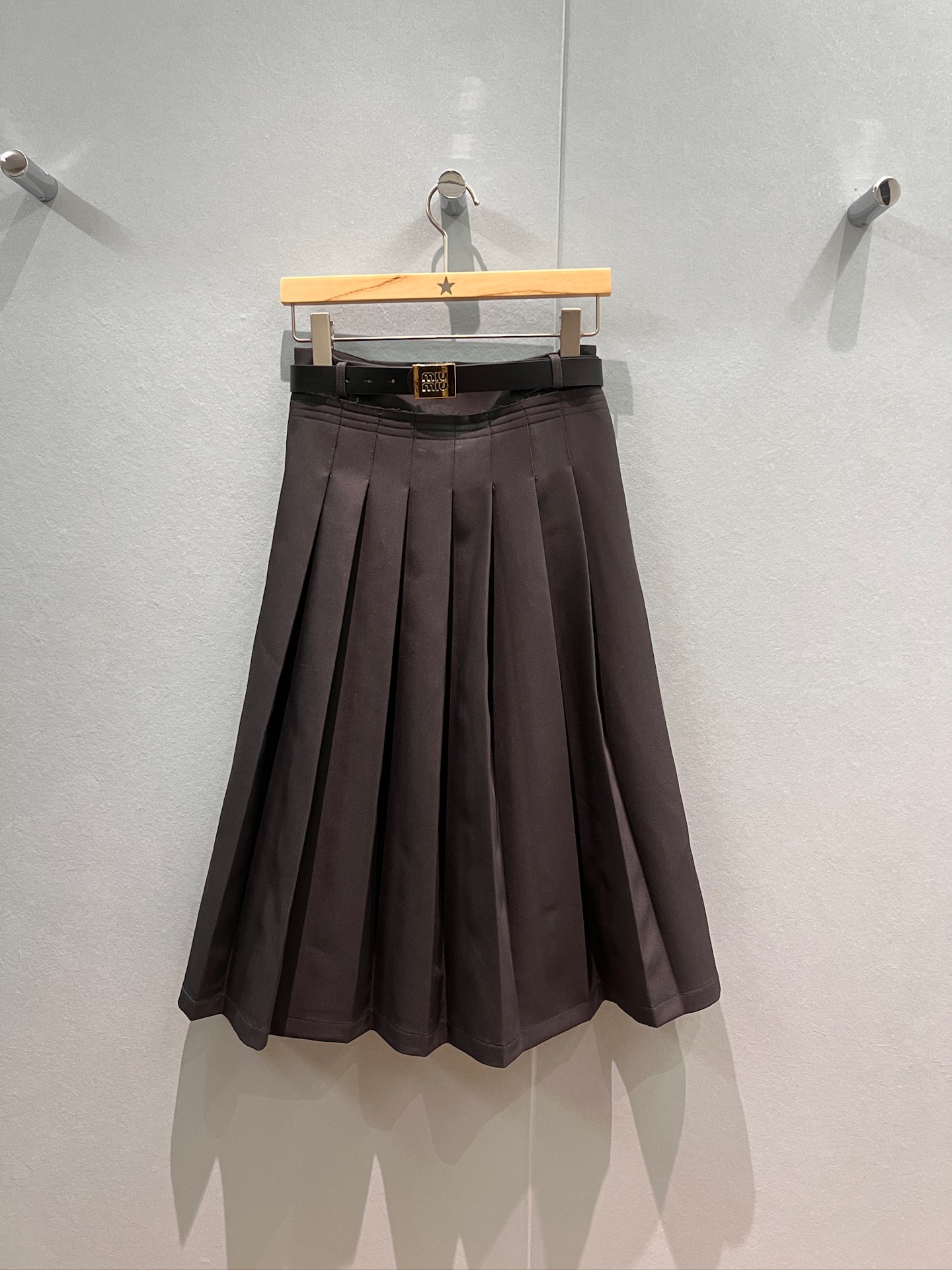 NO:491971,New Miu metal buckle belt pleated long skirt shorts lining college style cute age-reducing fashion and versatile black gray chocolate color S-XL, miumiu, skirts, shorts, alexander wang19860909新款Miu金属扣腰带百褶拼接长款半裙短裤内衬 学院风 可爱减龄 时尚百搭黑色灰色巧克力色 S-XL,,miumiu,skirts,shorts,alexander wang,Women's clothing