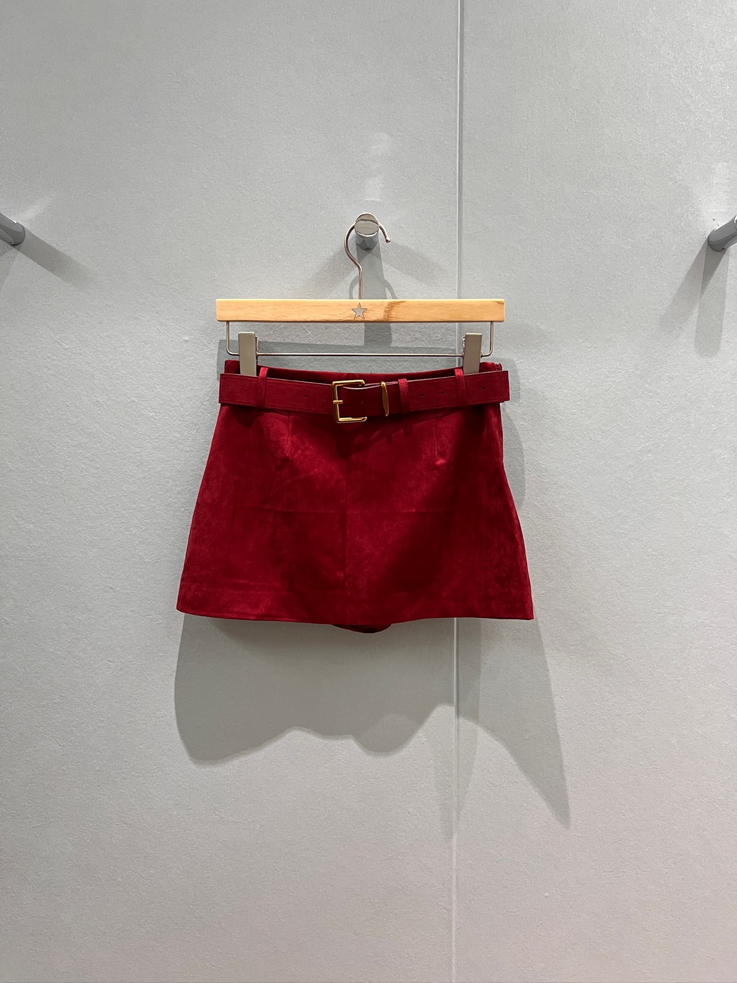 NO:492018,New belt decorated suede A-line skirt, shorts lined with temperament, slim fit, age-reducing versatile, fashionable items black brown and red S-XL, skirts, shorts, chamois leather, alexander wang19860909新款腰带装饰麂皮绒A字半裙 短裤内衬气质修身 减龄百搭 时髦单品黑色棕色红色 S-XL,,skirts,shorts,chamois leather,alexander wang,Women's clothing