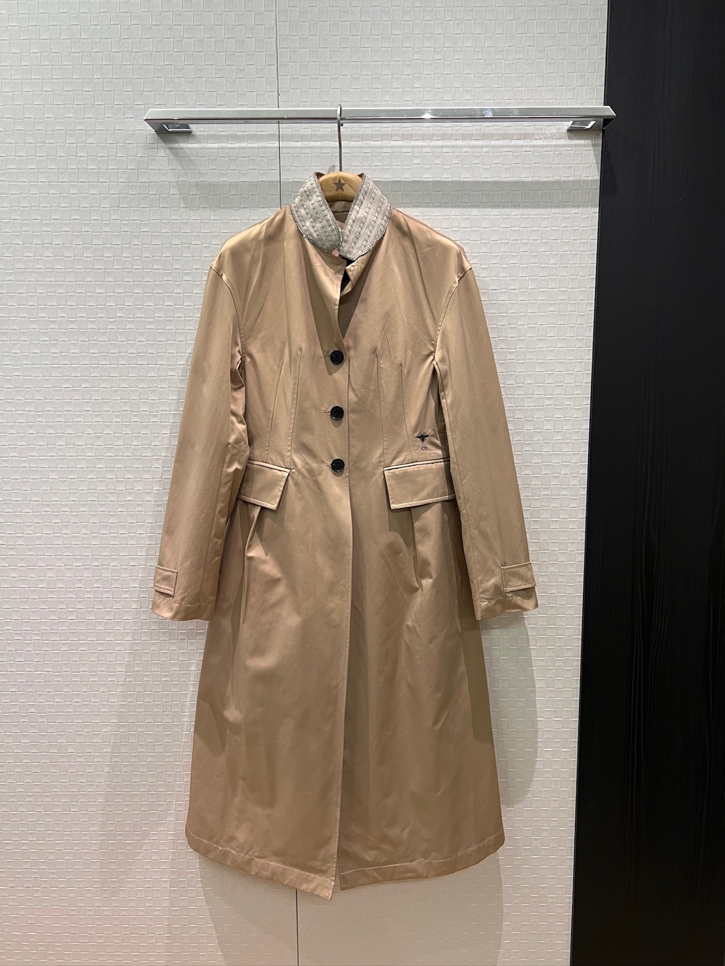 NO:493591,New autumn and winter styles, cut and spliced ​​seam stand collar suit long windbreaker jacket, two styles of collar splicing, fake two pieces, zippered fish bone waist design, removable, three-dimensional tailored waist-closing, sweet and versatile, fashion essential, can be matched with the same series of knight mid-trousers S-XL,, jackets & coats, business suit, alexander wang19860909秋冬新款秀款 裁剪拼接缝线立领西装长款风衣外套 两种风格衣领穿搭拼接假两件 拉链鱼骨束腰设计 可拆卸 立体剪裁收腰干练帅气 甜飒百搭 时尚必备 可搭同系列骑士中裤 S-XL,,jackets & coats,business suit,alexander wang,Women's clothing