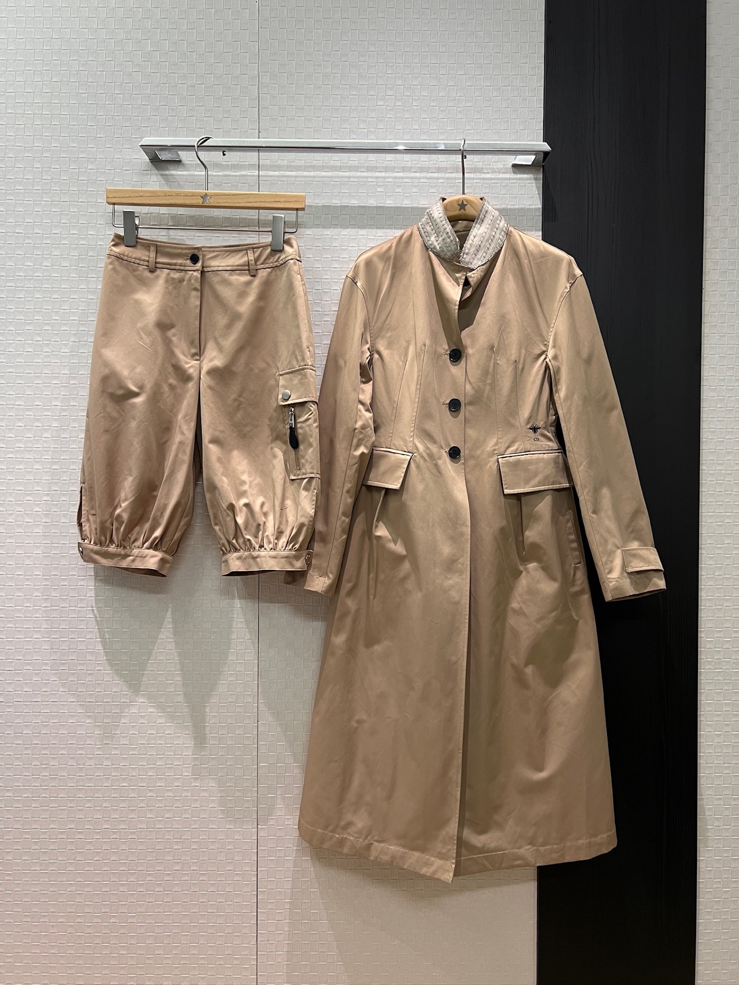 NO:493605,New retro modern aristocratic five-point pants in autumn and winter style, handsome, fashionable and versatile, temperament, matched with jackets in the same series S-XL,, jackets & coats,alexander wang19860909秋冬新款复古摩登贵族五分裤骑士风 帅气十足时尚百搭 气质拿捏 搭同系列外套 S-XL,,jackets & coats,alexander wang,Women's clothing