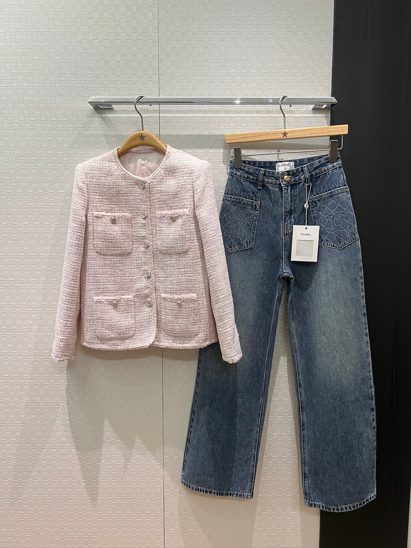 NO:493694,New woven round neck pink tweed four-pocket jacket open mold double C flower buckle simple and slim temperament versatile wool blend SML, jackets & coats,alexander wang19860909新款编织圆领粉色粗花呢四口袋外套开模双C花朵扣 简洁修身 气质百搭 羊毛混纺 SML,,jackets & coats,alexander wang,Women's clothing