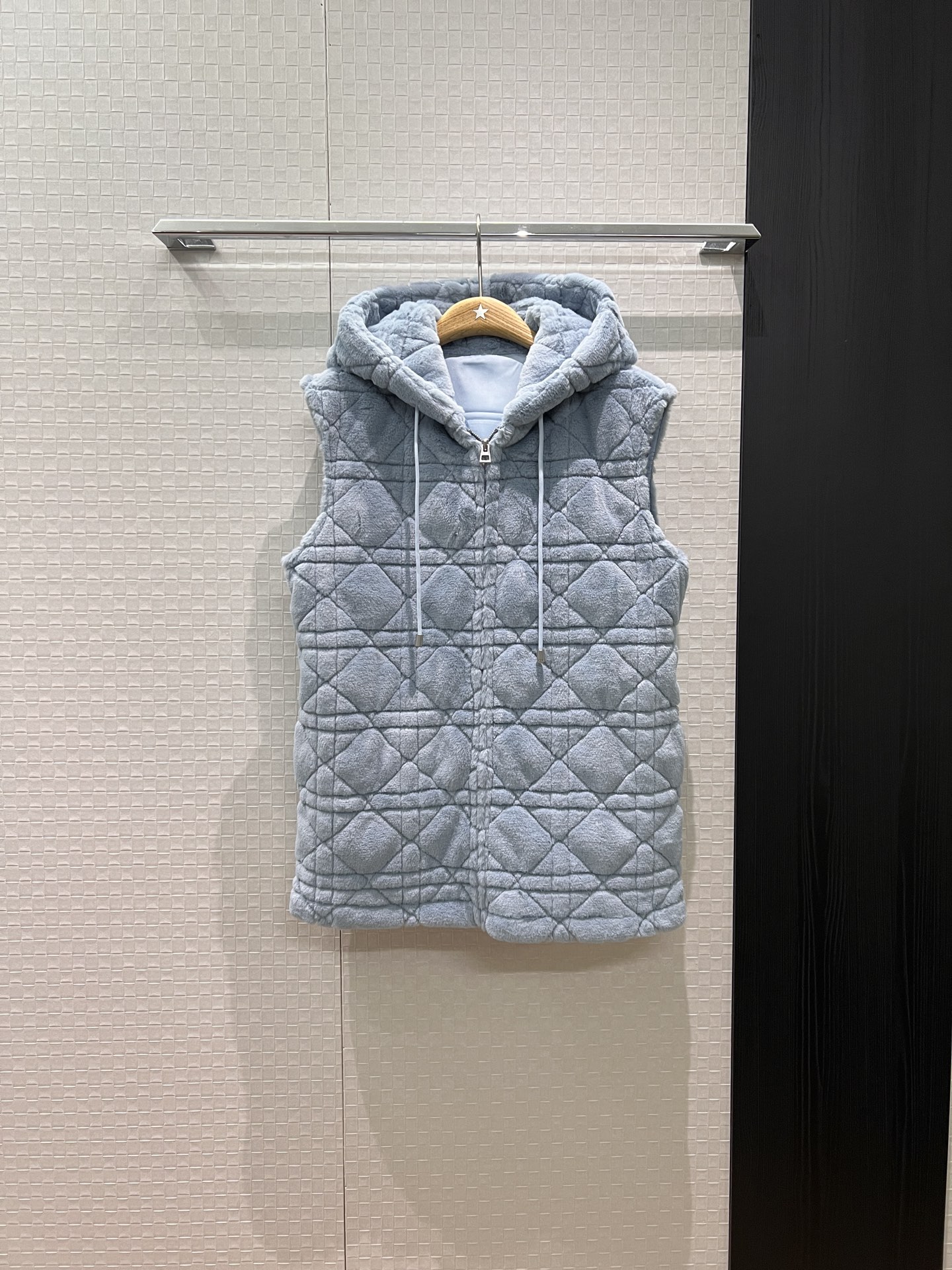 NO:495393,New style of the coming rattan plaid hooded vest jacket, loose zipper, simple and fashionable, temperament, sweet and versatile, warm, essential SML, Jackets & coats,hats,alexander wang19860909新款来袭藤格纹连帽毛毛马甲外套 拉链宽松简约时尚 气质减龄甜美百搭 保暖必备 SML,,jackets & coats,hats,alexander wang,Women's clothing