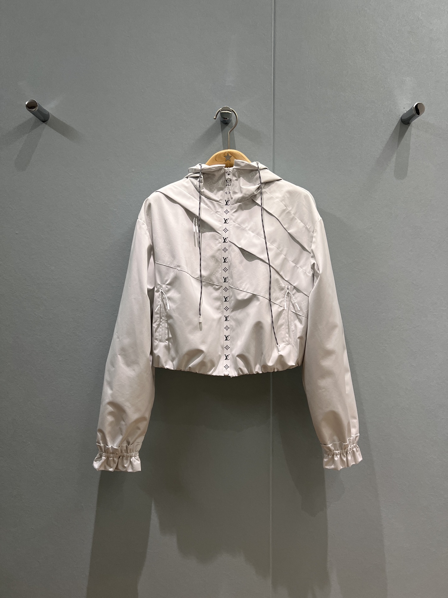 NO:498635,New gray and white dark pattern old-fashioned splicing design hooded waist windbreaker jacket windproof and sun protection casual sports sweet and cool versatile SML, jackets & coats, hats, alexander wang19860909新款灰白暗纹老花拼接设计连帽收腰风衣外套防风防晒 休闲运动 甜酷百搭SML,,jackets & coats,hats,alexander wang,Women's clothing