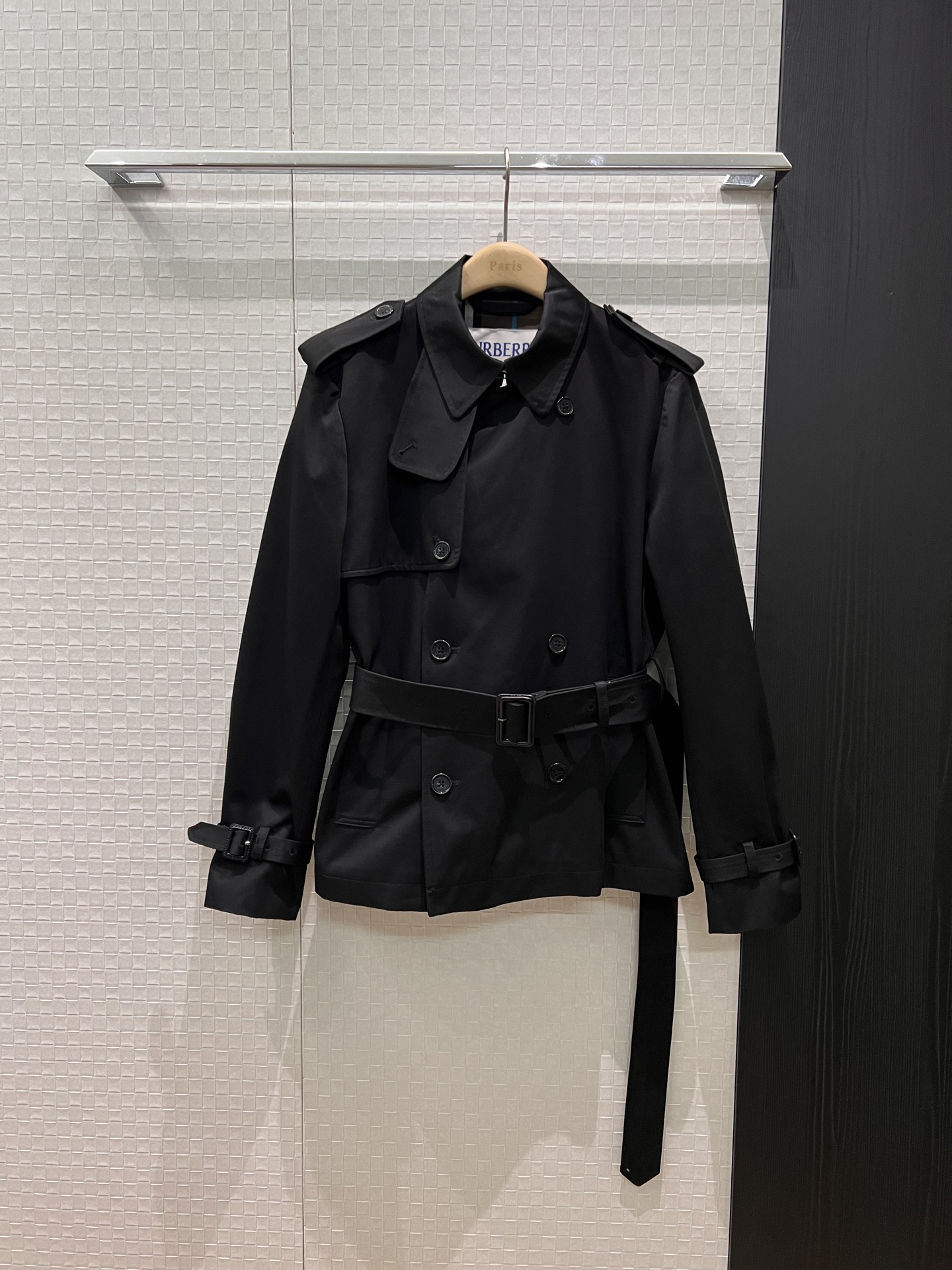 NO:498680,The same style of the new Zhang Jingyi, double-breasted eavesque jacket, windproof throat loop design, eavesque cuff decoration, classic check lining, belt tie waist and waist to make you look slim, handsome, temperament slim, fashionable commuter black khaki SML,, jackets & coats,alexander wang19860909新款张婧仪同款 双排扣肩章风衣外套 防风喉袢设计 肩章袖带装饰经典格纹内衬 系腰带收腰显瘦 帅气十足 气质修身 时尚通勤黑色卡其 SML,,jackets & coats,alexander wang,Women's clothing