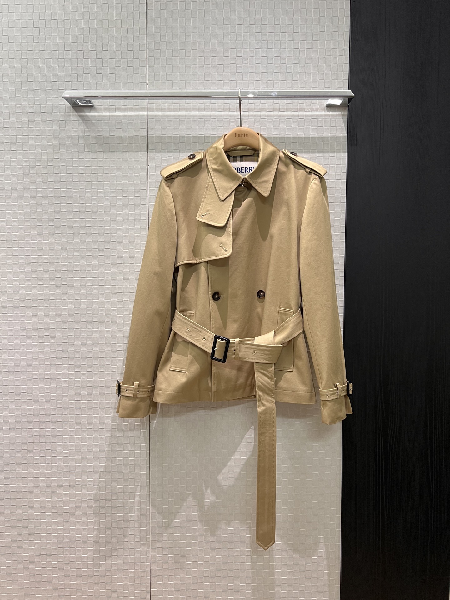 NO:498695,The same style of the new Zhang Jingyi, double-breasted eavesque jacket, windproof throat loop design, eavesque cuff decoration, classic check lining, belt tie waist and waist to make you look slim, handsome, temperament slim, fashionable commuter black khaki SML,, jackets & coats,alexander wang19860909新款张婧仪同款 双排扣肩章风衣外套 防风喉袢设计 肩章袖带装饰经典格纹内衬 系腰带收腰显瘦 帅气十足 气质修身 时尚通勤黑色卡其 SML,,jackets & coats,alexander wang,Women's clothing