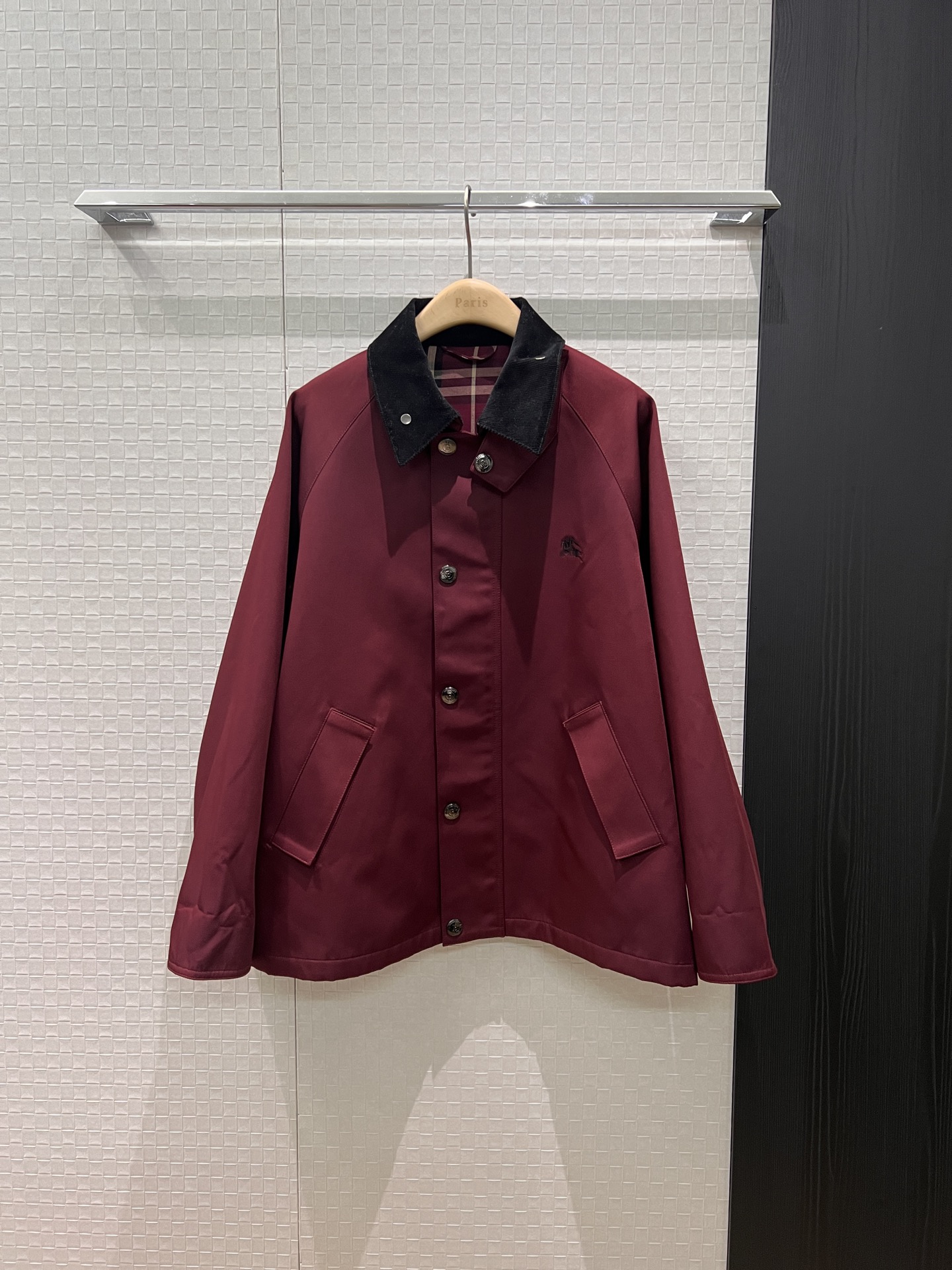 NO:498709,New corduroy collar contrasting splicing A-line windbreaker coat embroidered war horse logo loose silhouette lazy and casual burgundy plaid lining British style cuffs with more curling flavor Simple and not picky SML, jackets & coats,alexander wang19860909新款灯芯绒领撞色拼接A字版风衣外套刺绣战马logo 宽松廓形 慵懒休闲酒红格纹内衬 英伦风 袖口反卷更有味道 简约不挑人 SML,,jackets & coats,alexander wang,Women's clothing