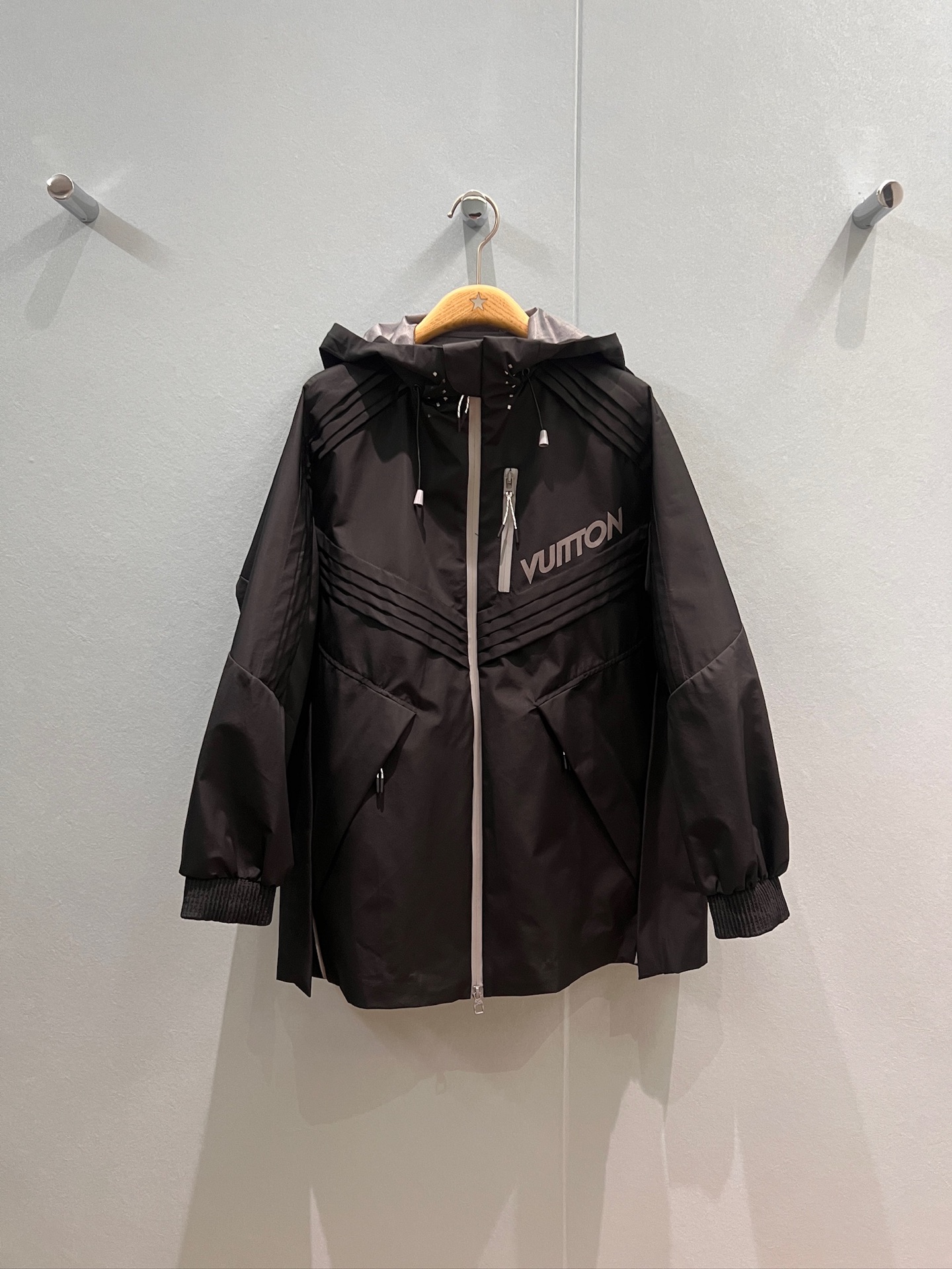 NO:499486,New hooded loose hard shell jacket mid-length style zipper slit on both sides of hem, presbyopia dark pattern outdoor windproof sports and leisure SML, jackets & coats,hats,alexander wang19860909新款连帽宽松硬壳冲锋衣外套 中长款两侧下摆拉链开叉 内里老花暗纹户外防风 运动休闲 SML,,jackets & coats,hats,alexander wang,Women's clothing