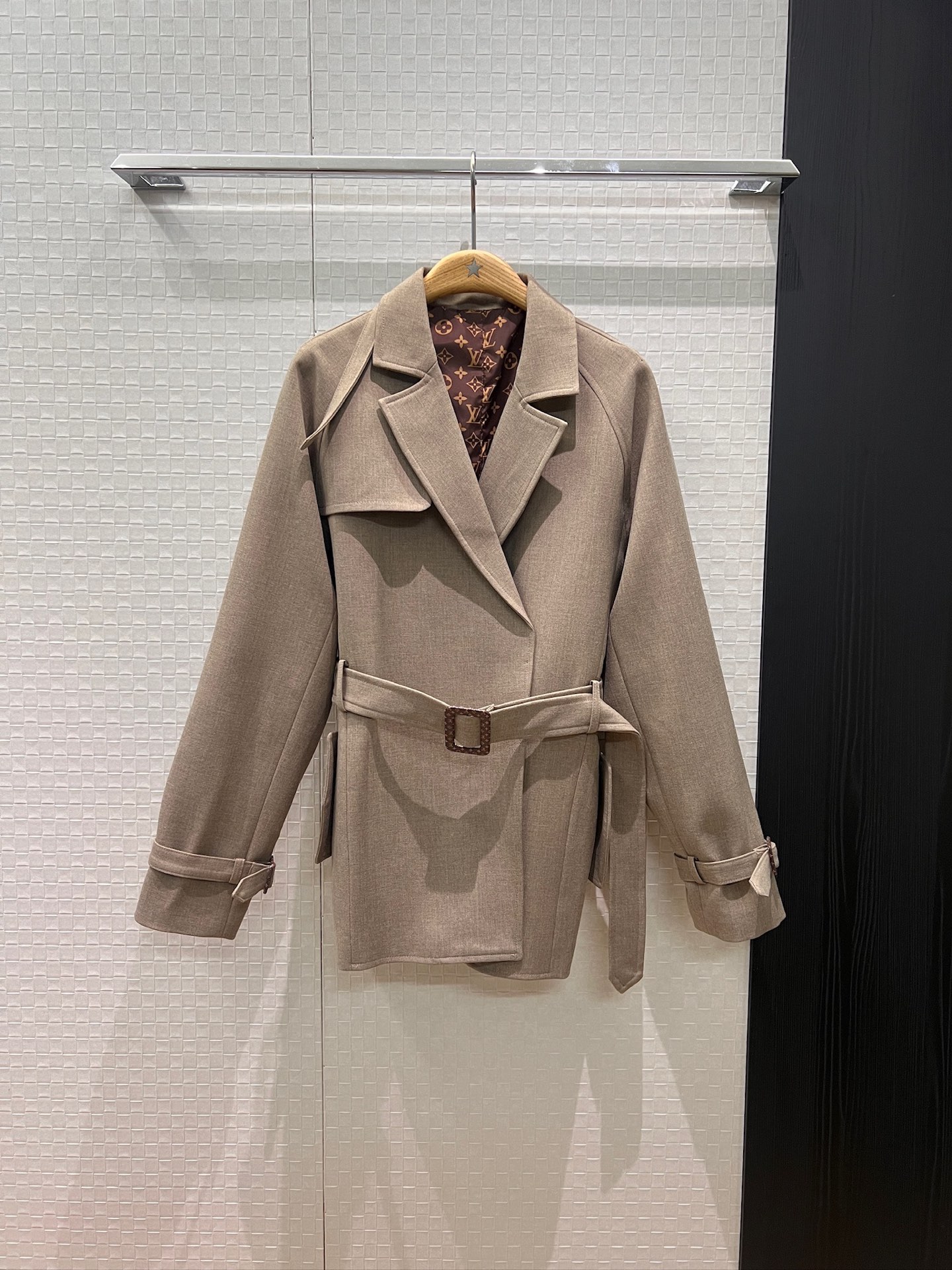 NO:499465,New buckle-free belt cuff decorative windbreaker jacket suit lapel stand collar two-wear belt waist slimming presbyopic lining Temperament slim fit Fashion and elegant SML, Jackets & coats, business suit, alexander wang19860909新款无扣系腰带袖带装饰风衣外套西装翻领 立领两穿系腰带收腰显瘦 老花内衬 气质修身 时尚优雅 SML,,jackets & coats,business suit,alexander wang,Women's clothing