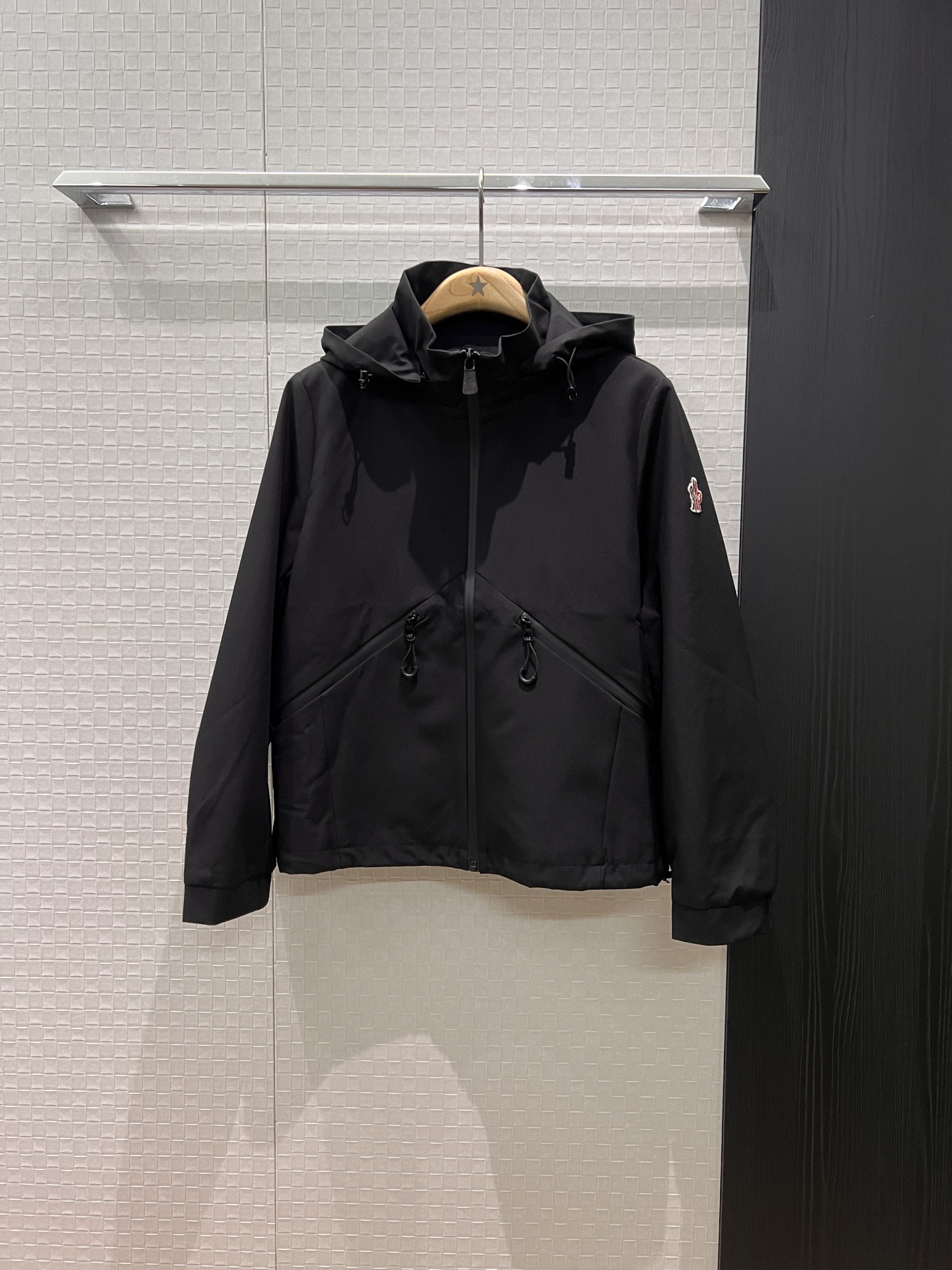 NO:499516,New style of masked stand collar hooded windbreaker jacket, hat can be removable, classic logo armband decorative hem can drawstring waist design, cuff elasticity, hardware accessories mold opening outdoor windproof and sun protection, loose and casual military green black rose red S-XL, Moncler, jackets & coats,hats,alexander wang19860909蒙口新款立领连帽风衣外套 帽子可拆卸 经典logo袖标装饰下摆可抽绳收腰设计 袖口松紧 五金配件开模户外防风防晒 宽松休闲 军绿黑色玫红 S-XL,,Moncler,jackets & coats,hats,alexander wang,Women's clothing