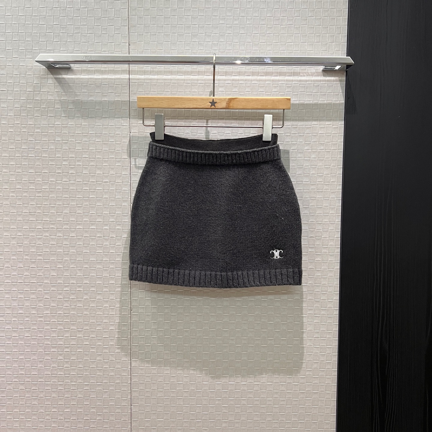 NO:500228,New Arc de Triomphe logo embroidered decorative knitted skirt, fake two-piece splicing waist surround hip slim fit, age-reducing versatile dark blue gray SML, skirts, alexander wang19860909新款凯旋门logo刺绣装饰针织半裙 假两件拼接腰围包臀修身 减龄百搭深蓝灰色 SML,,skirts,alexander wang,Women's clothing