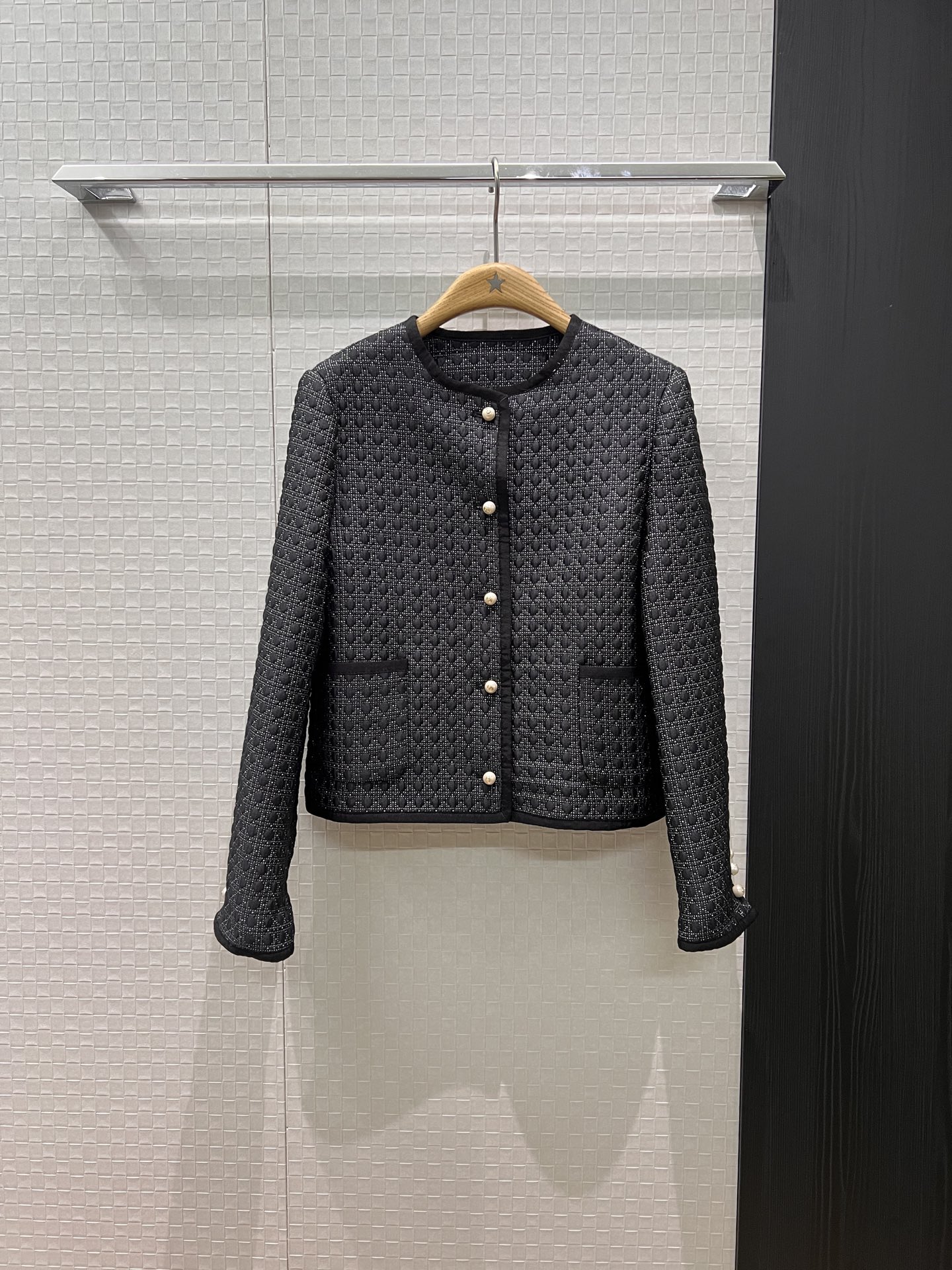 NO:501081,New recommended French silver thread rattan plaid jacquard round neck jacket Simple commuting mold opening CD pearl buckle celebrity elegant temperament versatile black and white SML, Jackets & coats,alexander wang19860909新款推荐法式银线藤格纹提花圆领外套 简约通勤 开模CD珍珠扣名媛优雅 气质百搭黑色白色 SML,,jackets & coats,alexander wang,Women's clothing