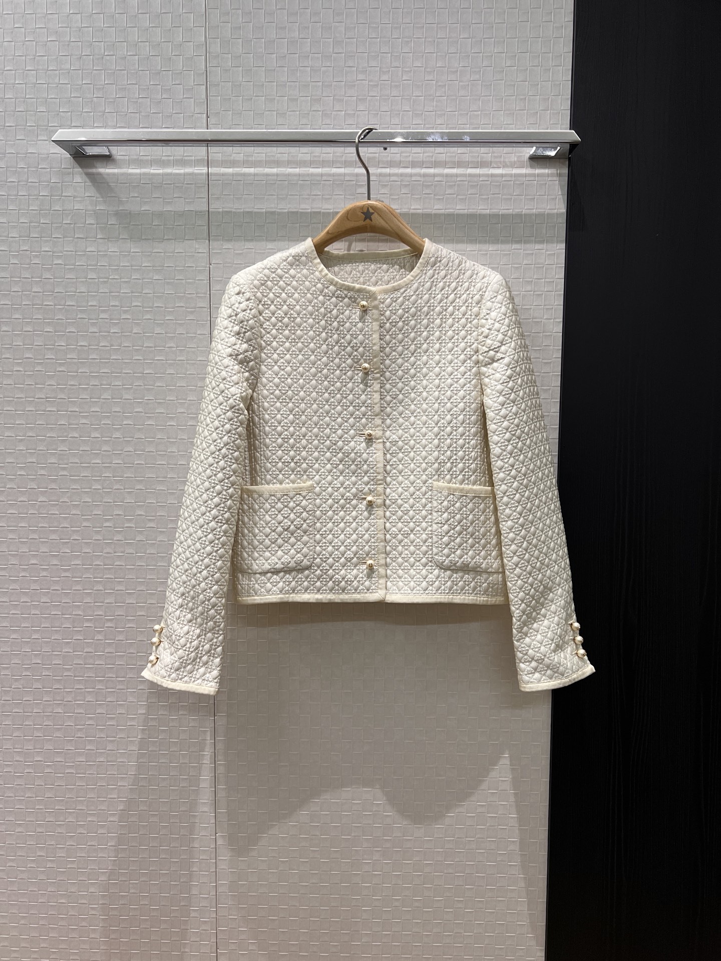 NO:501053,New recommended French silver thread rattan plaid jacquard round neck jacket Simple commuting mold opening CD pearl buckle celebrity elegant temperament versatile black and white SML, Jackets & coats,alexander wang19860909新款推荐法式银线藤格纹提花圆领外套 简约通勤 开模CD珍珠扣名媛优雅 气质百搭黑色白色 SML,,jackets & coats,alexander wang,Women's clothing
