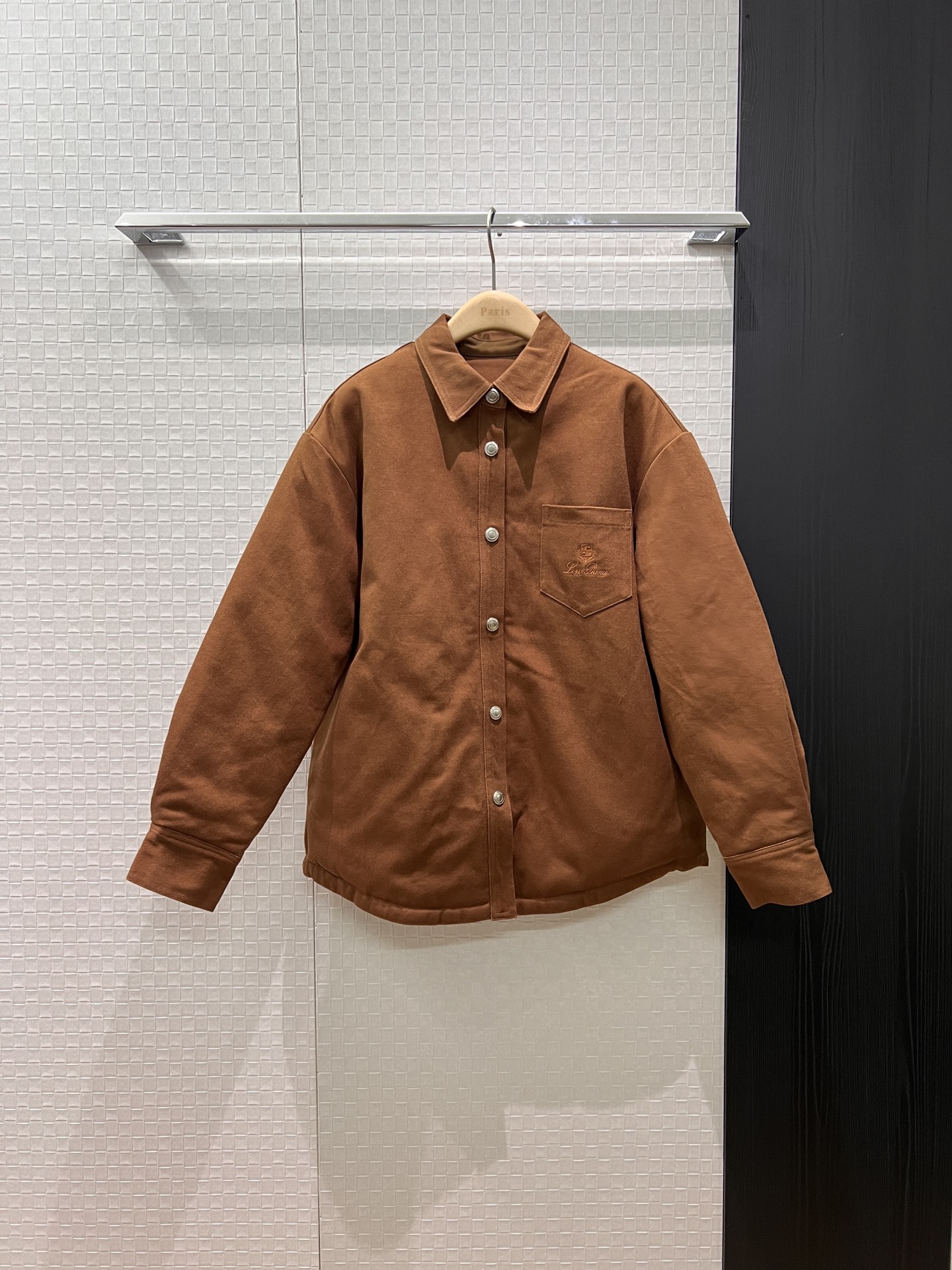 NO:501925,New Lp embroidered logo badge pocket decoration quilted shirt-style cotton jacket jacket chest pocket decoration casual loose handsome sweet cool age-reducing versatile brown apricot color SML, loro piano, jackets & coats, jackets & coats, alexander wang19860909新款Lp刺绣logo徽章口袋装饰 缝绗衬衣式棉服夹克外套 胸前口袋装饰休闲宽松 帅气甜酷 减龄百搭咖色杏色 SML,,loro piana,jackets & coats,jackets & coats,alexander wang,Women's clothing